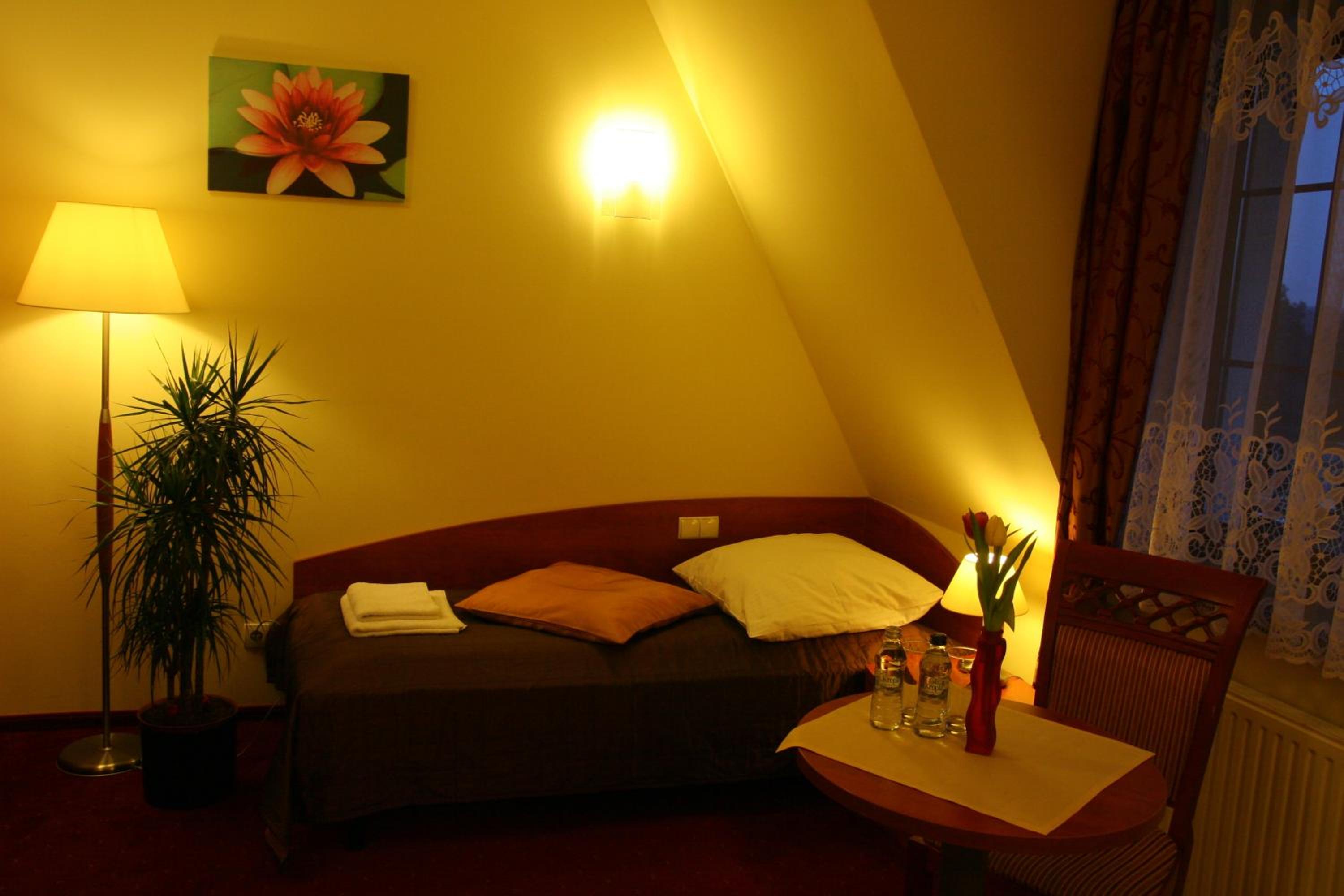Standard Twin Room - Photo 13