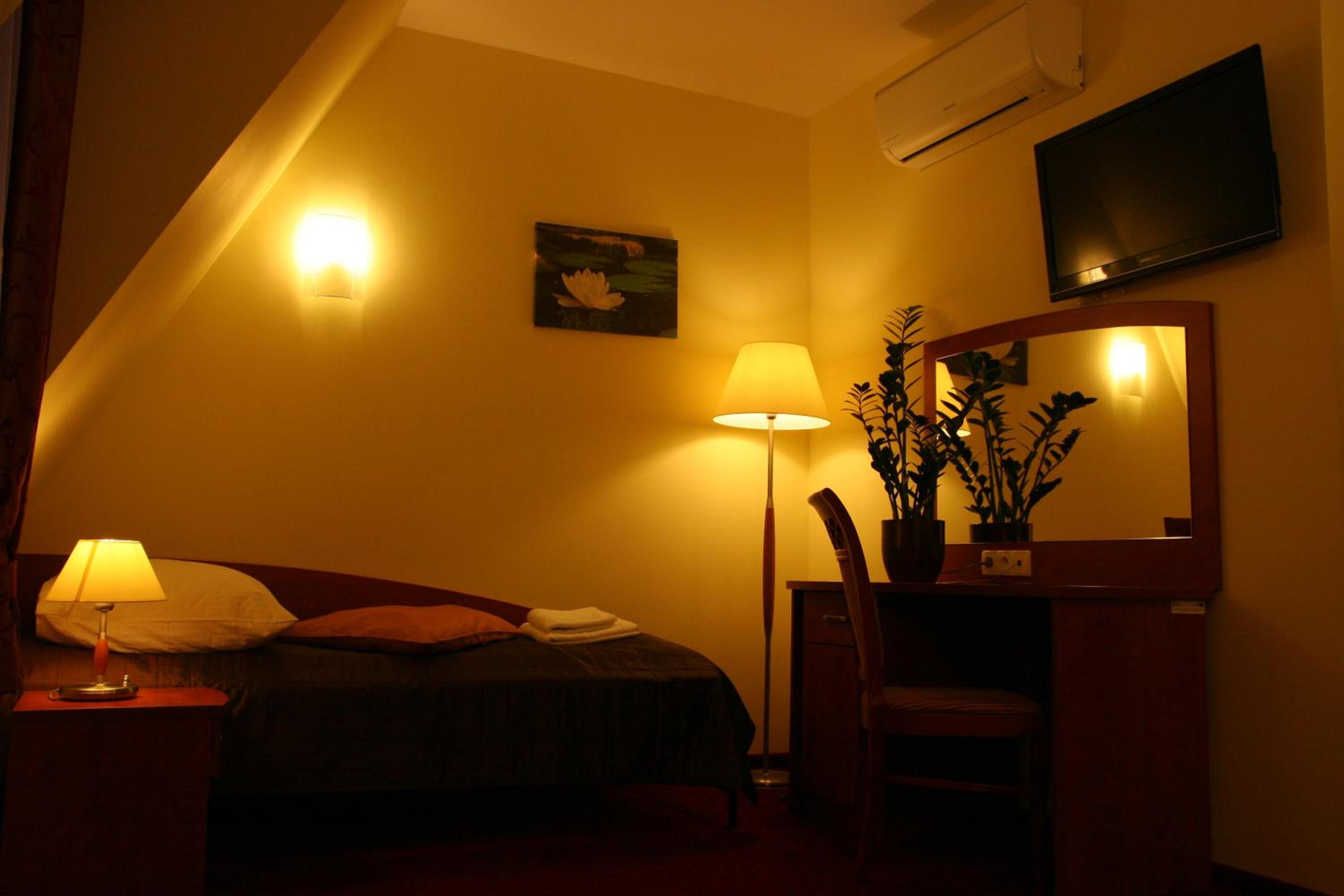Standard Twin Room - Photo 1