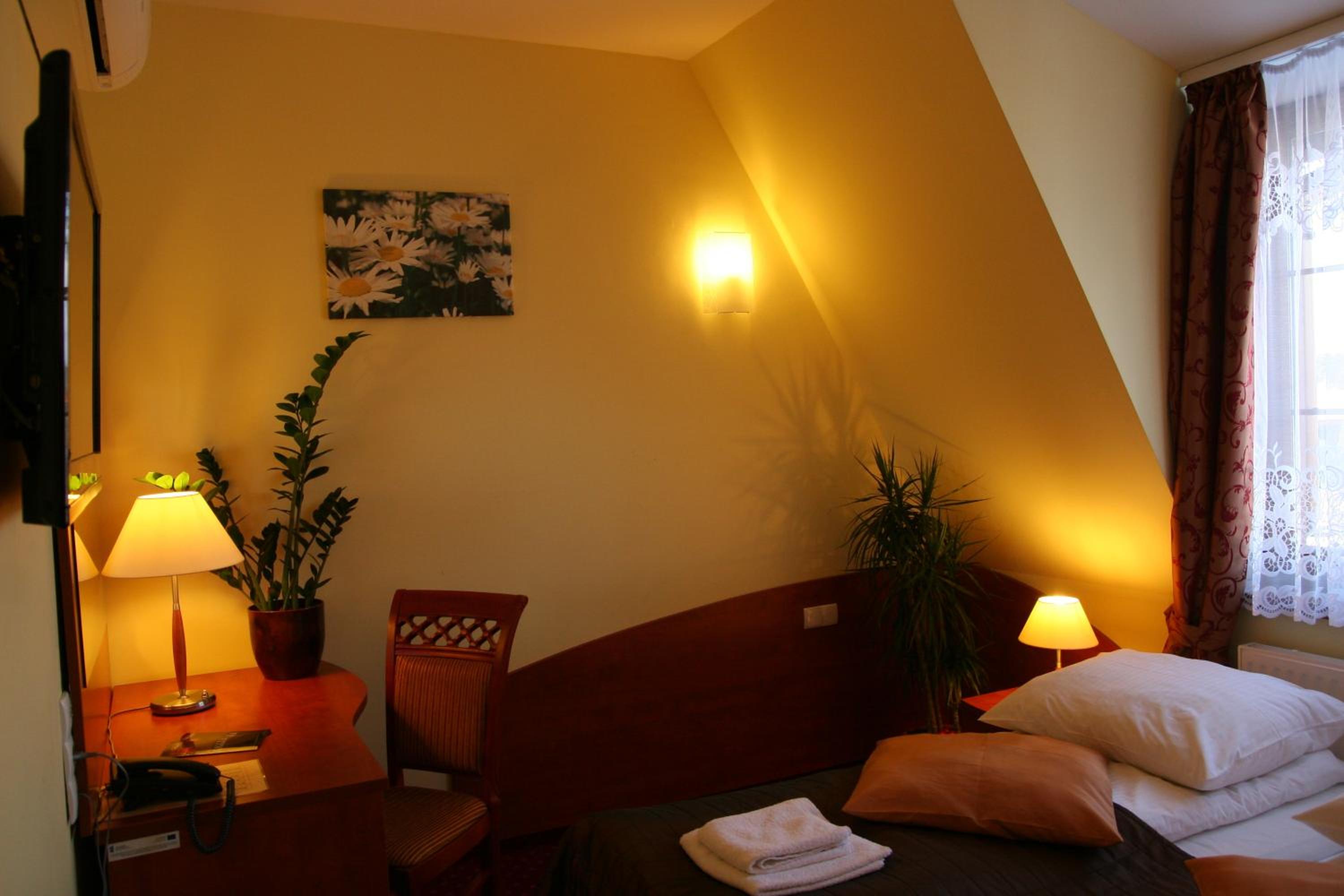 Standard Twin Room - Photo 28