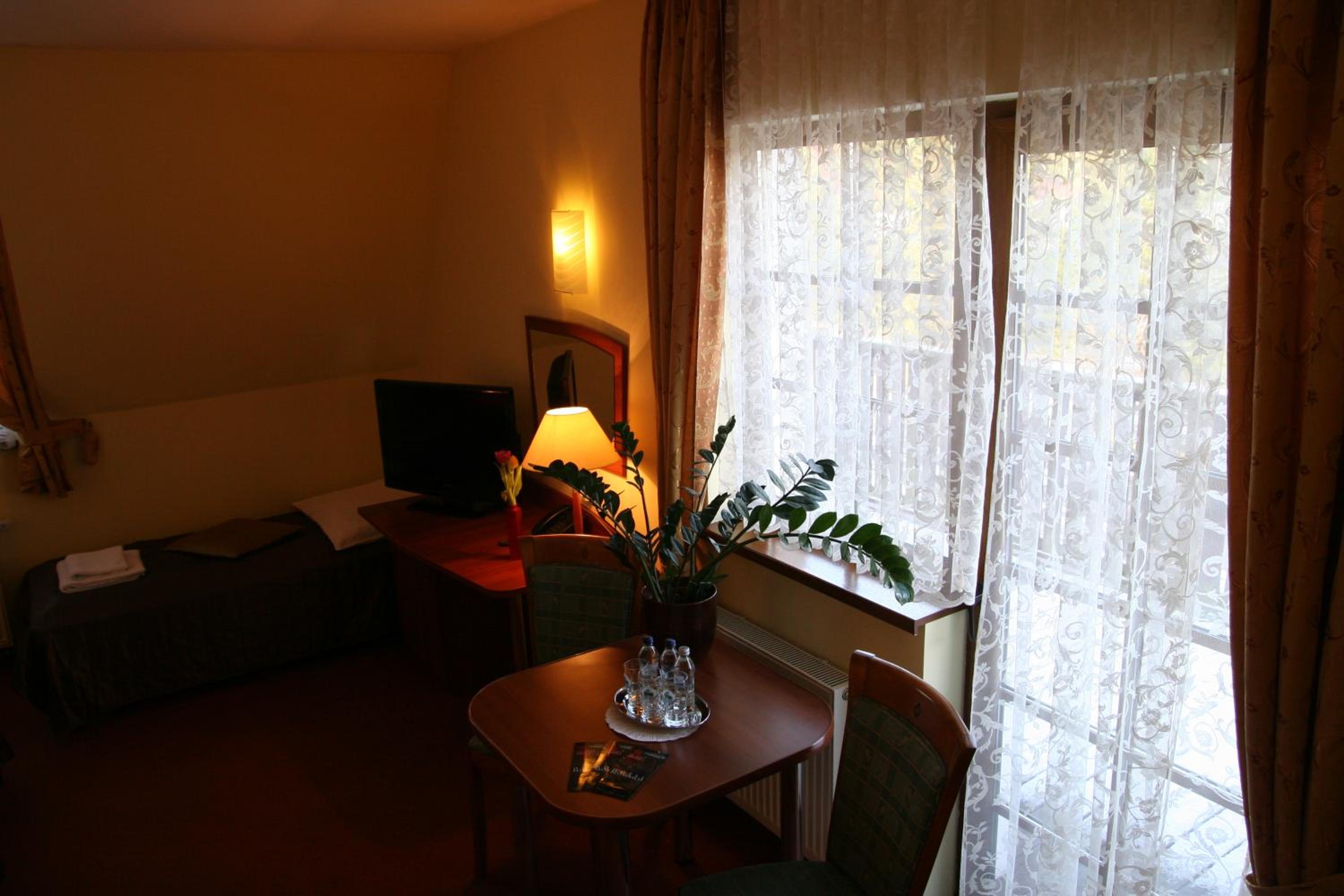 Standard Twin Room - Photo 22
