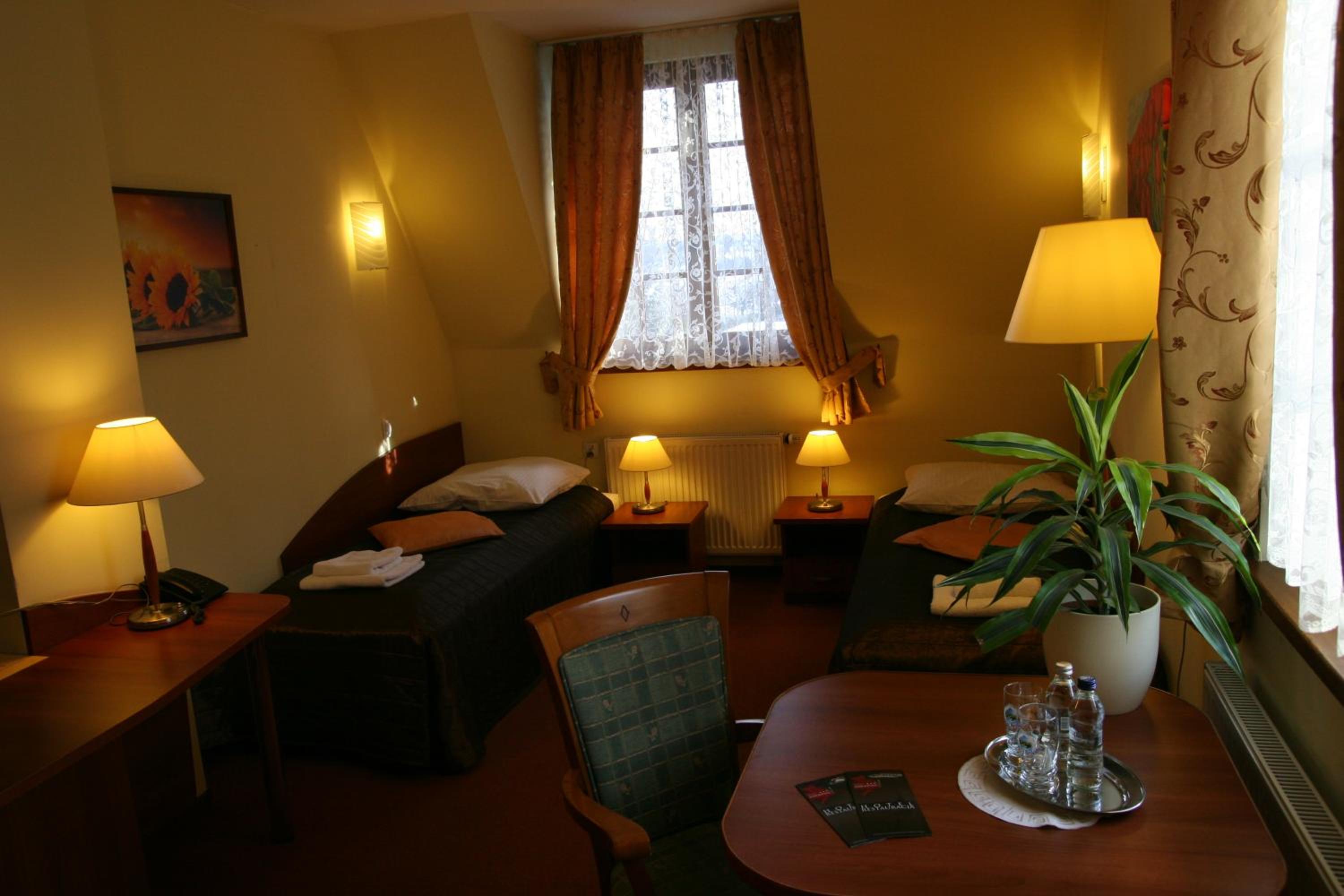 Standard Twin Room - Photo 26
