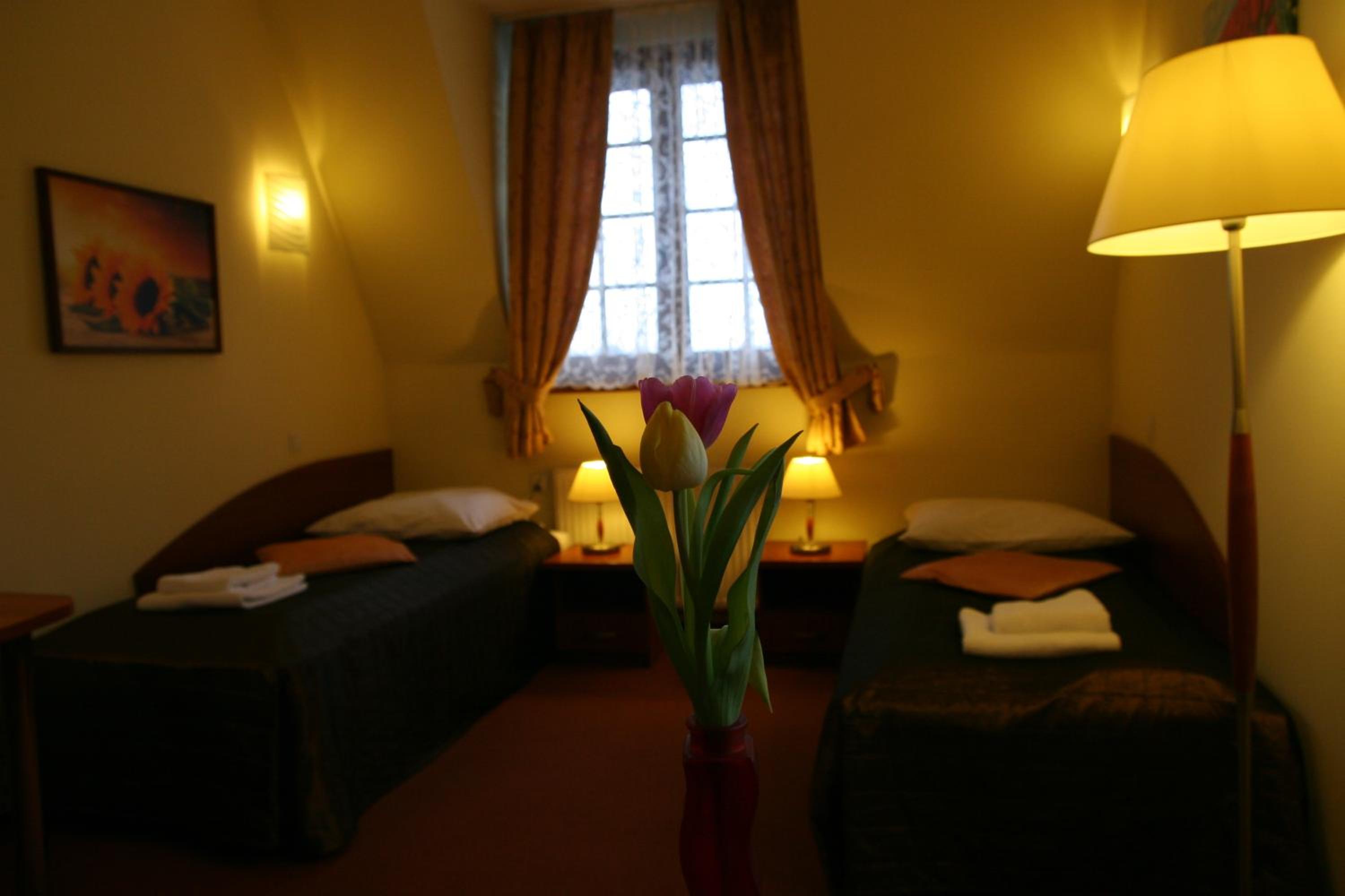 Standard Twin Room - Photo 18