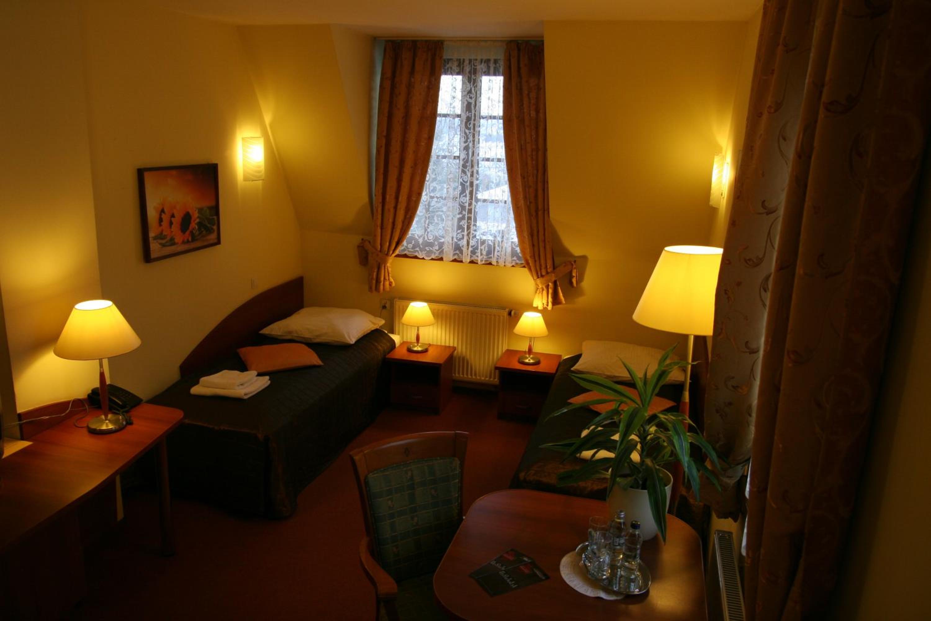 Standard Twin Room - Photo 25