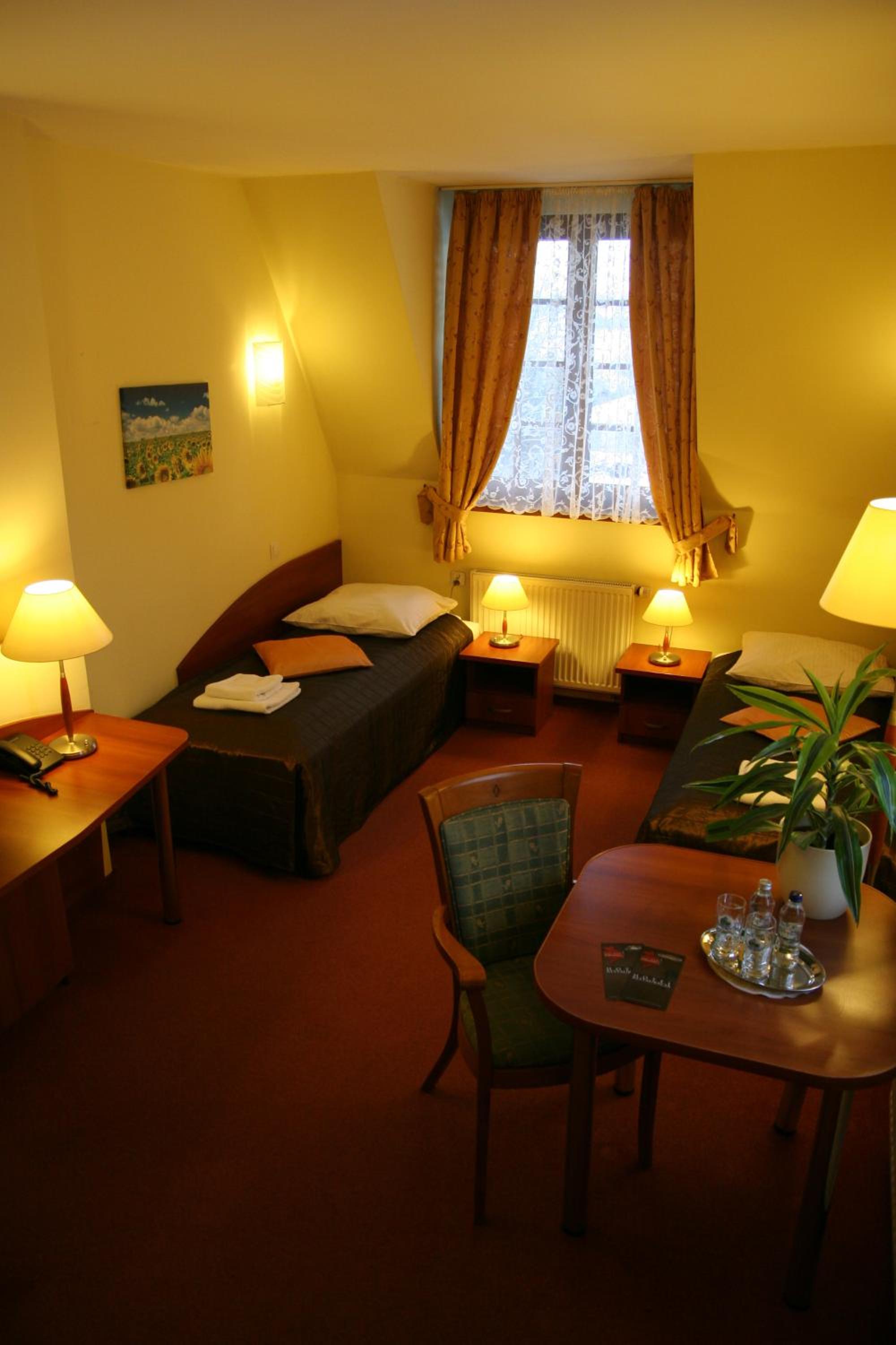 Standard Twin Room - Photo 24