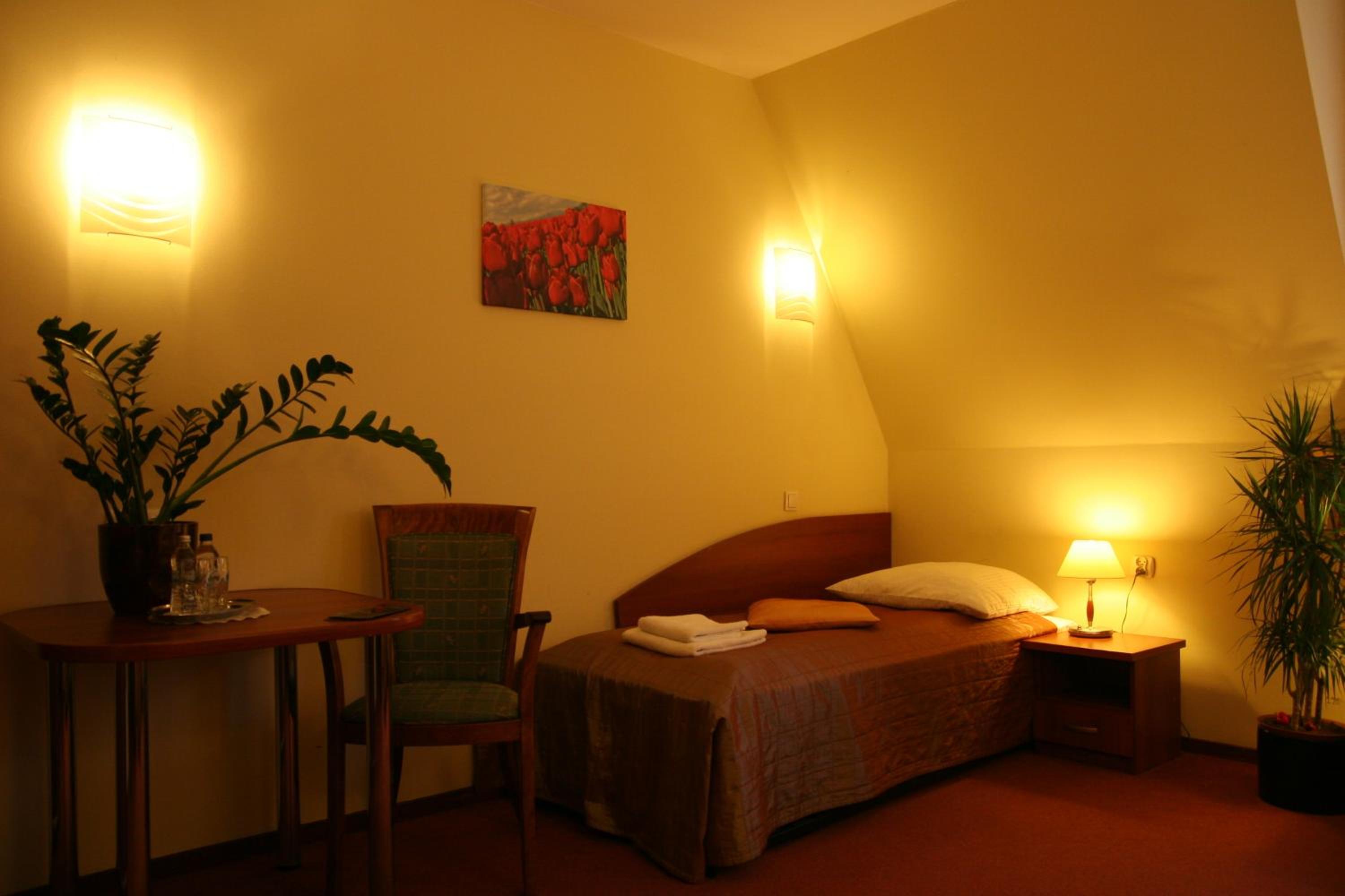 Standard Twin Room - Photo 23