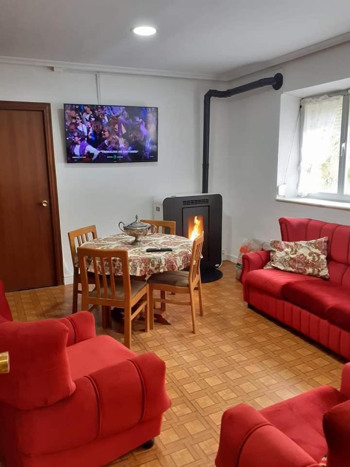 Three-Bedroom Apartment photo 2