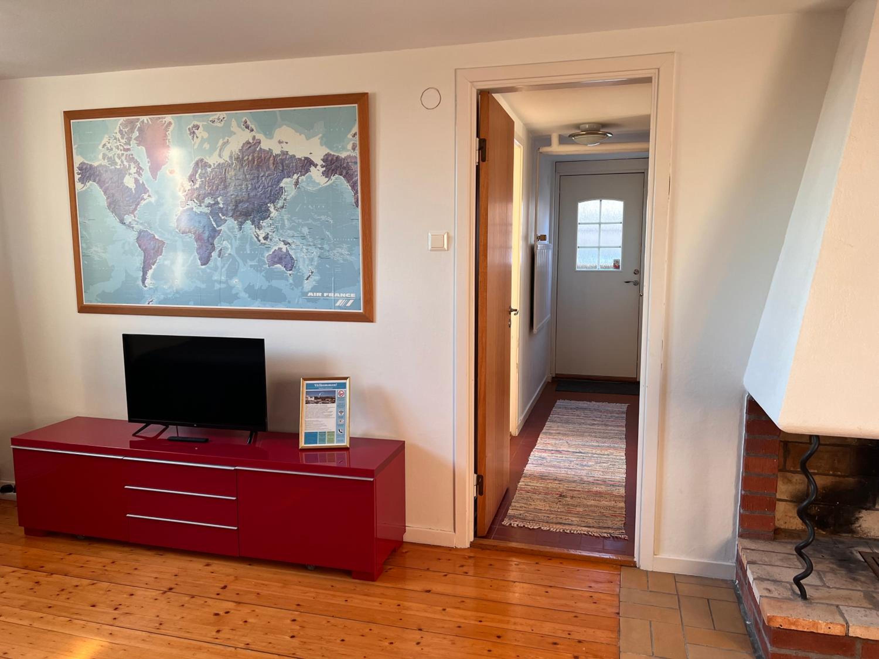 Two-Bedroom Apartment - Photo 2