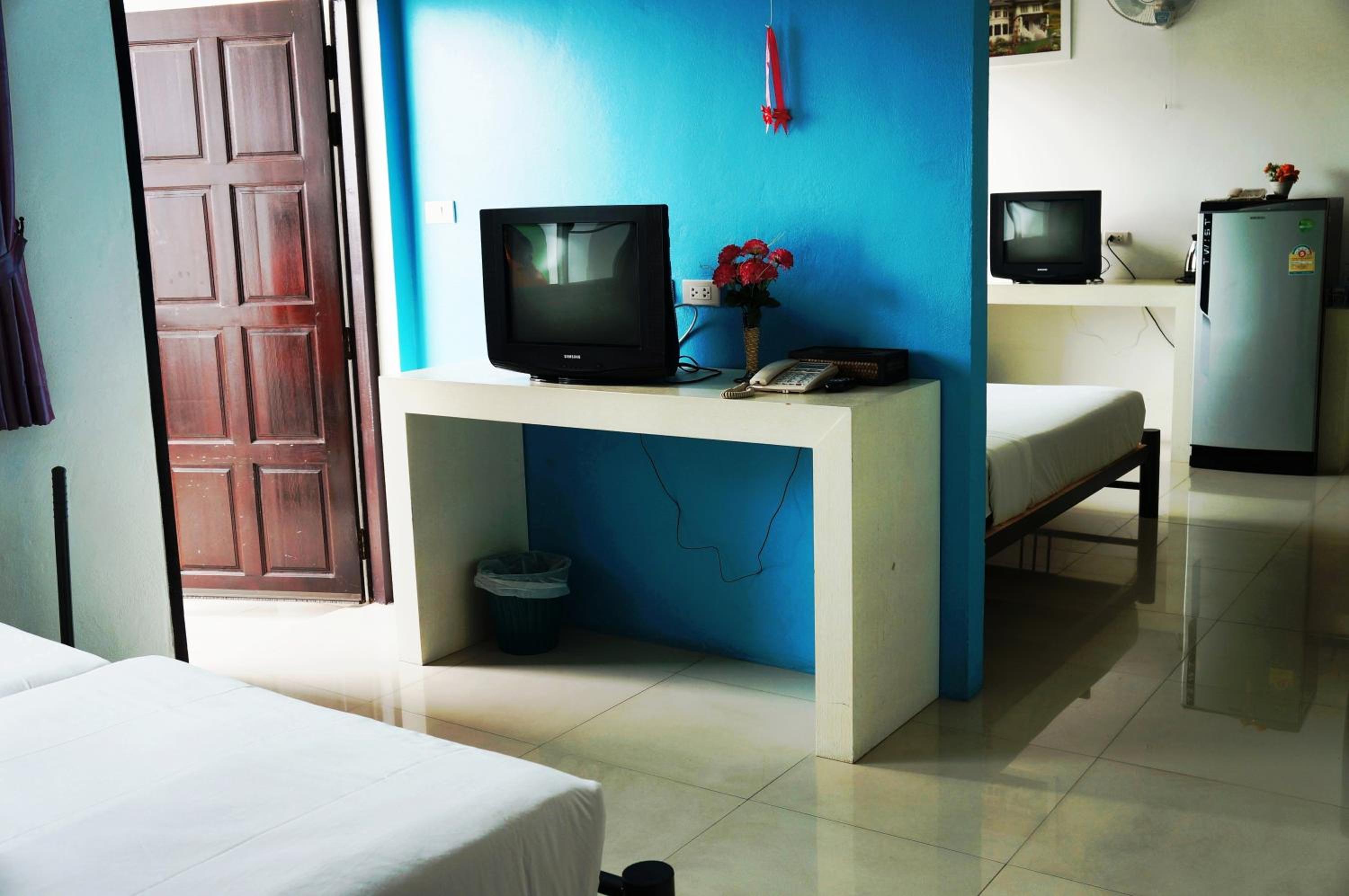 Family Room (4 Adults) - Photo 10
