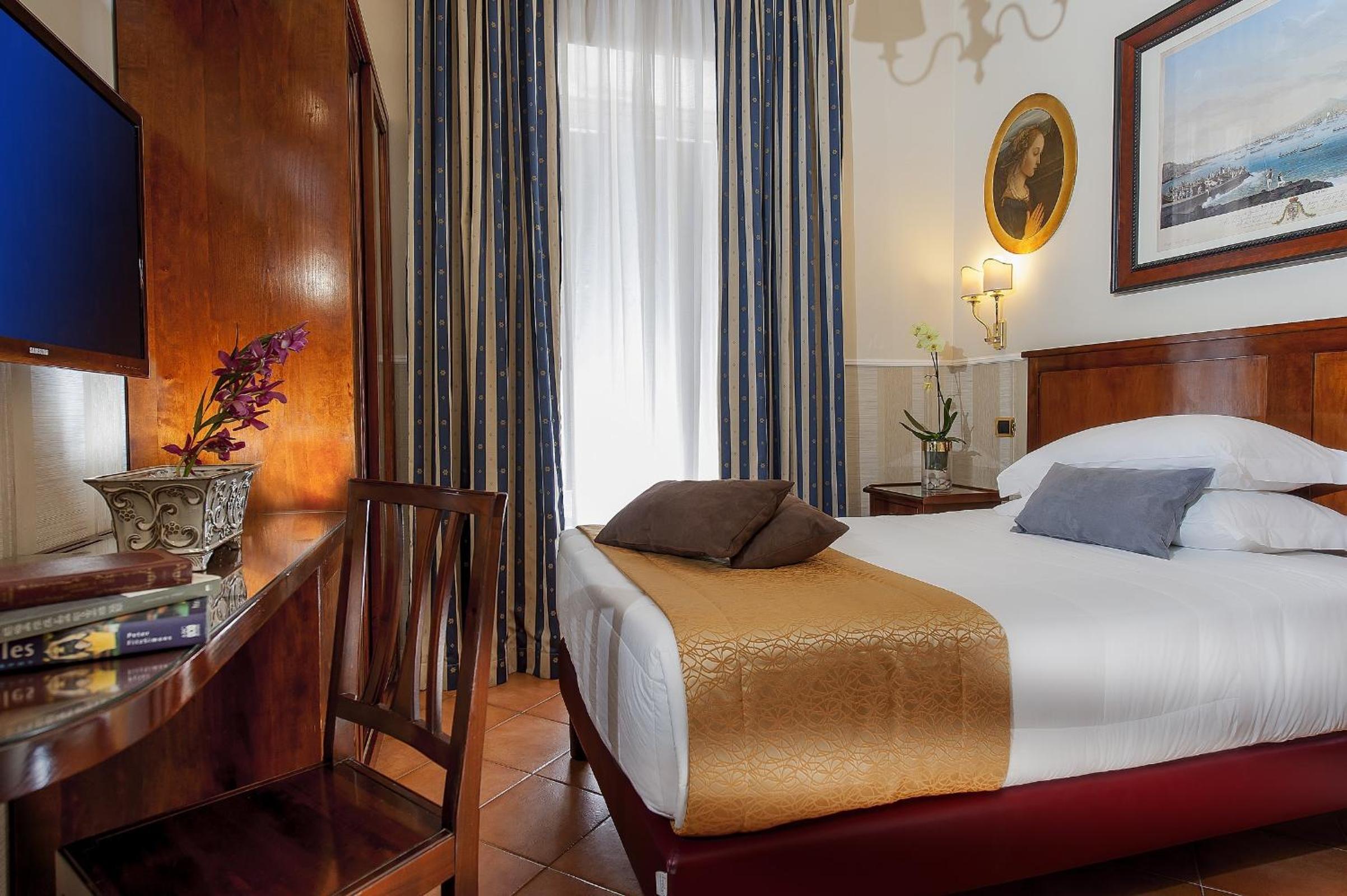 Standard Double Room thumbnail 5