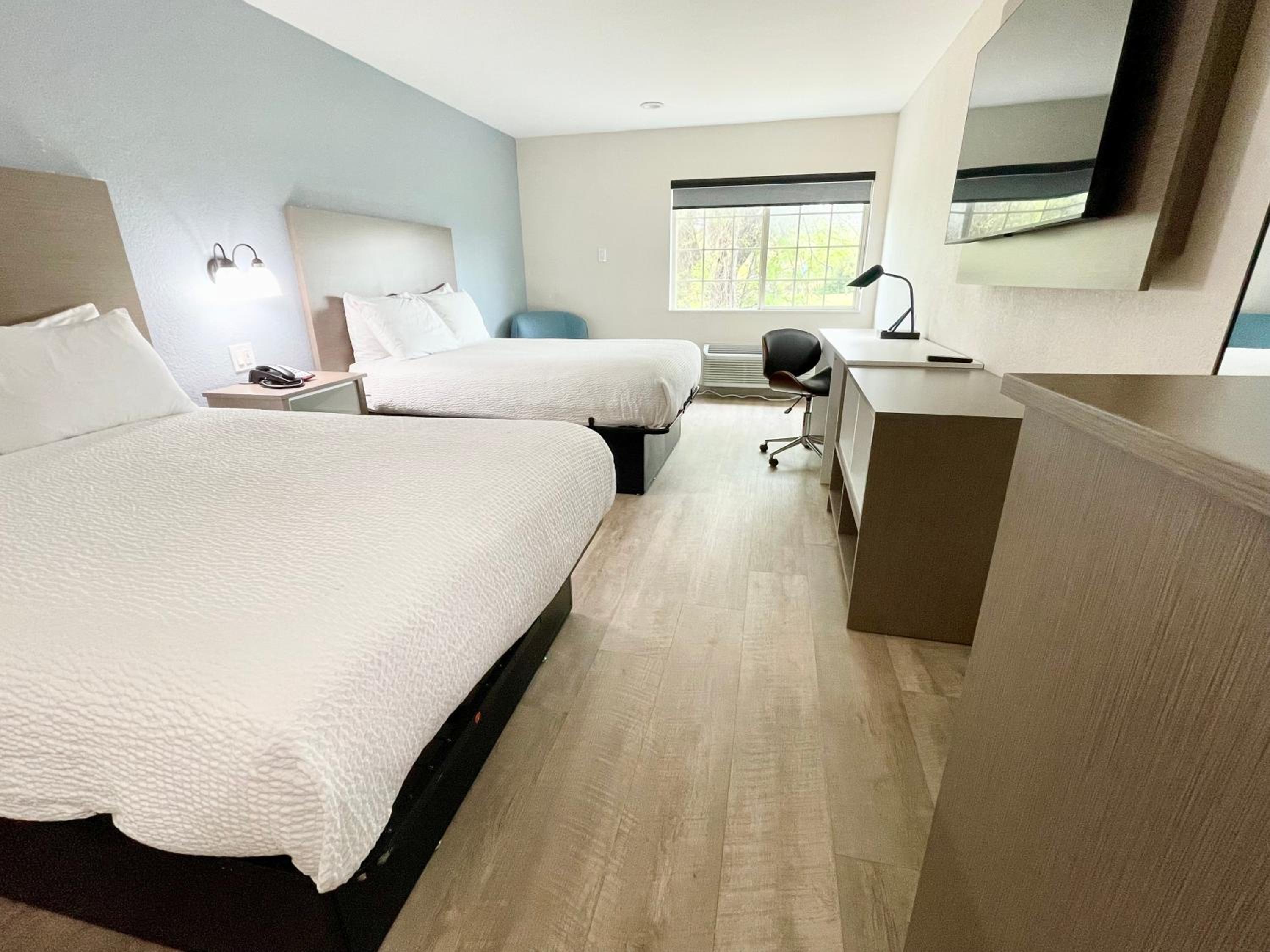 Double Room with Two Double Beds - Non-Smoking - Photo 7