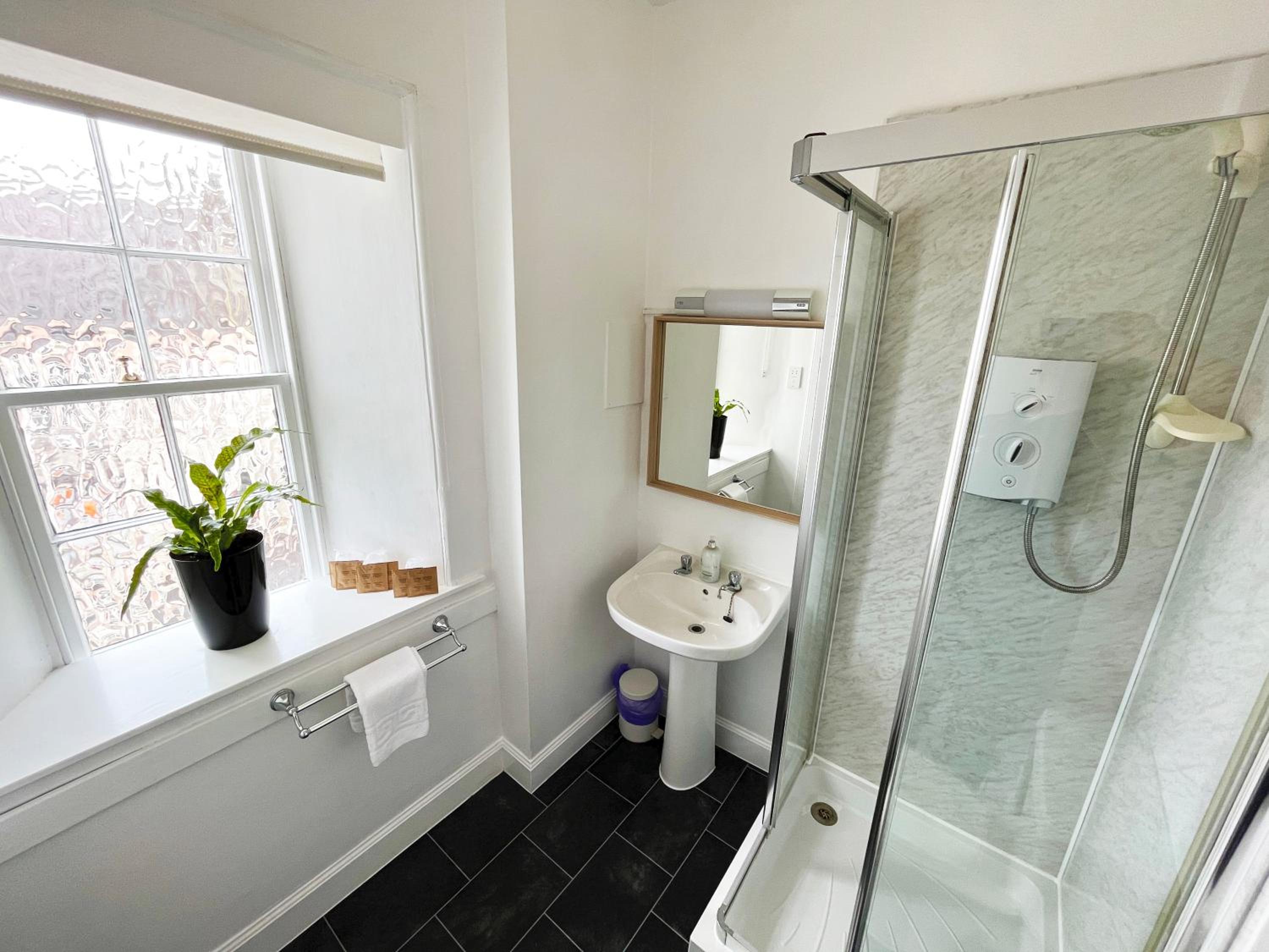 Triple Room with Shower photo 3