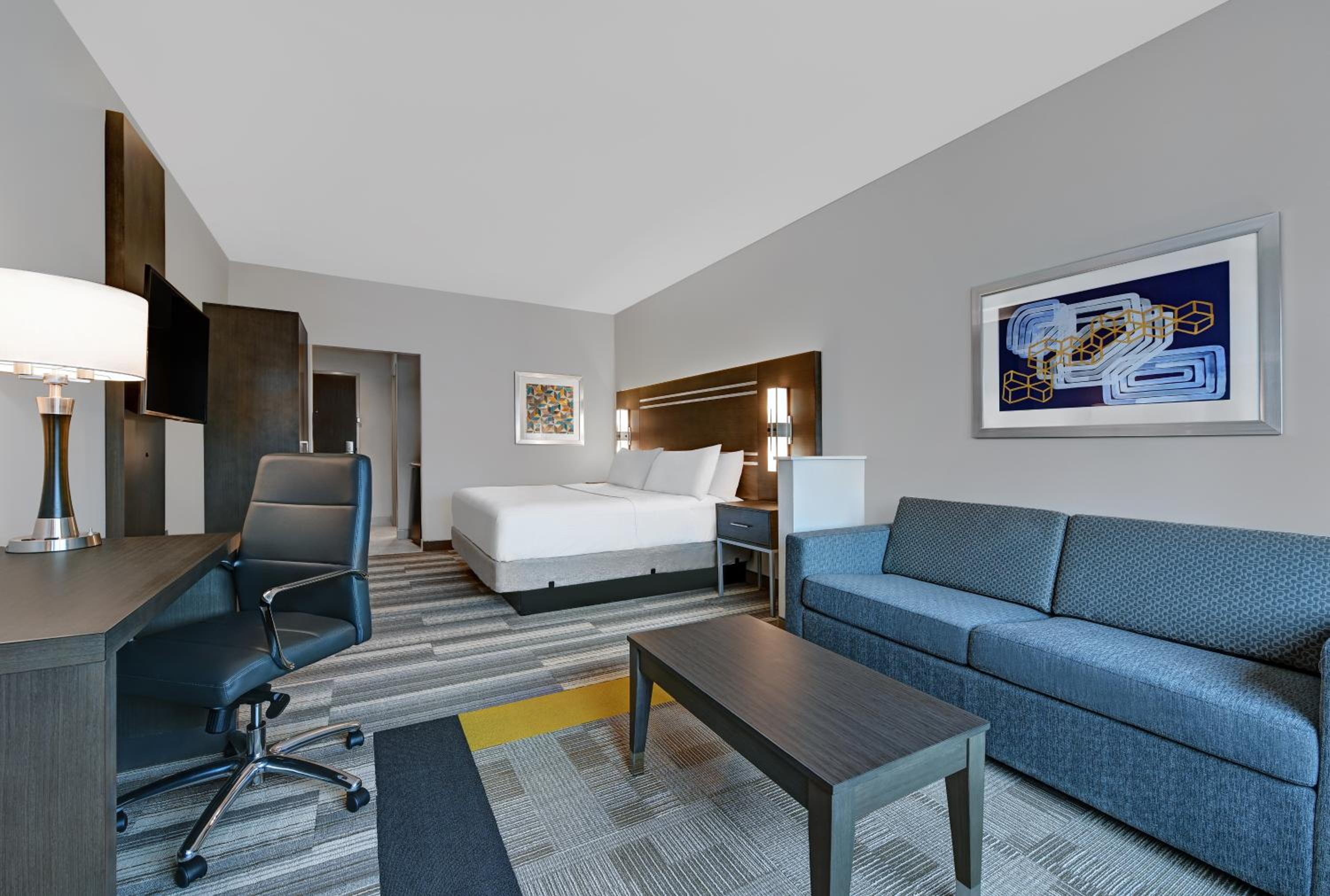 King Suite with Accessible Tub - Disability Access photo 2