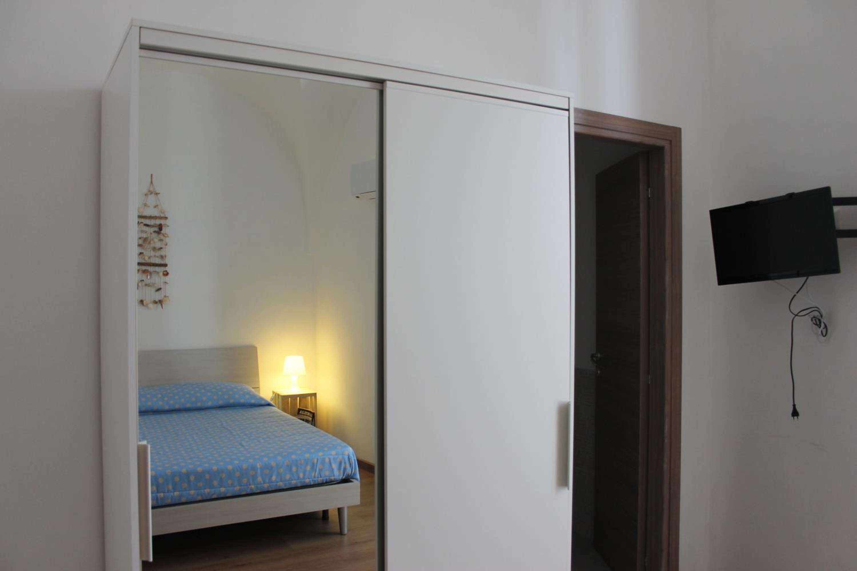 Large Double Room with Sea View - Photo 2