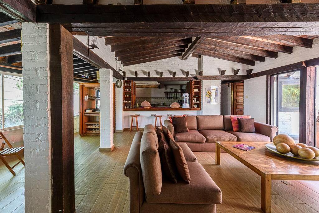 One-Bedroom Apartment - Photo 2