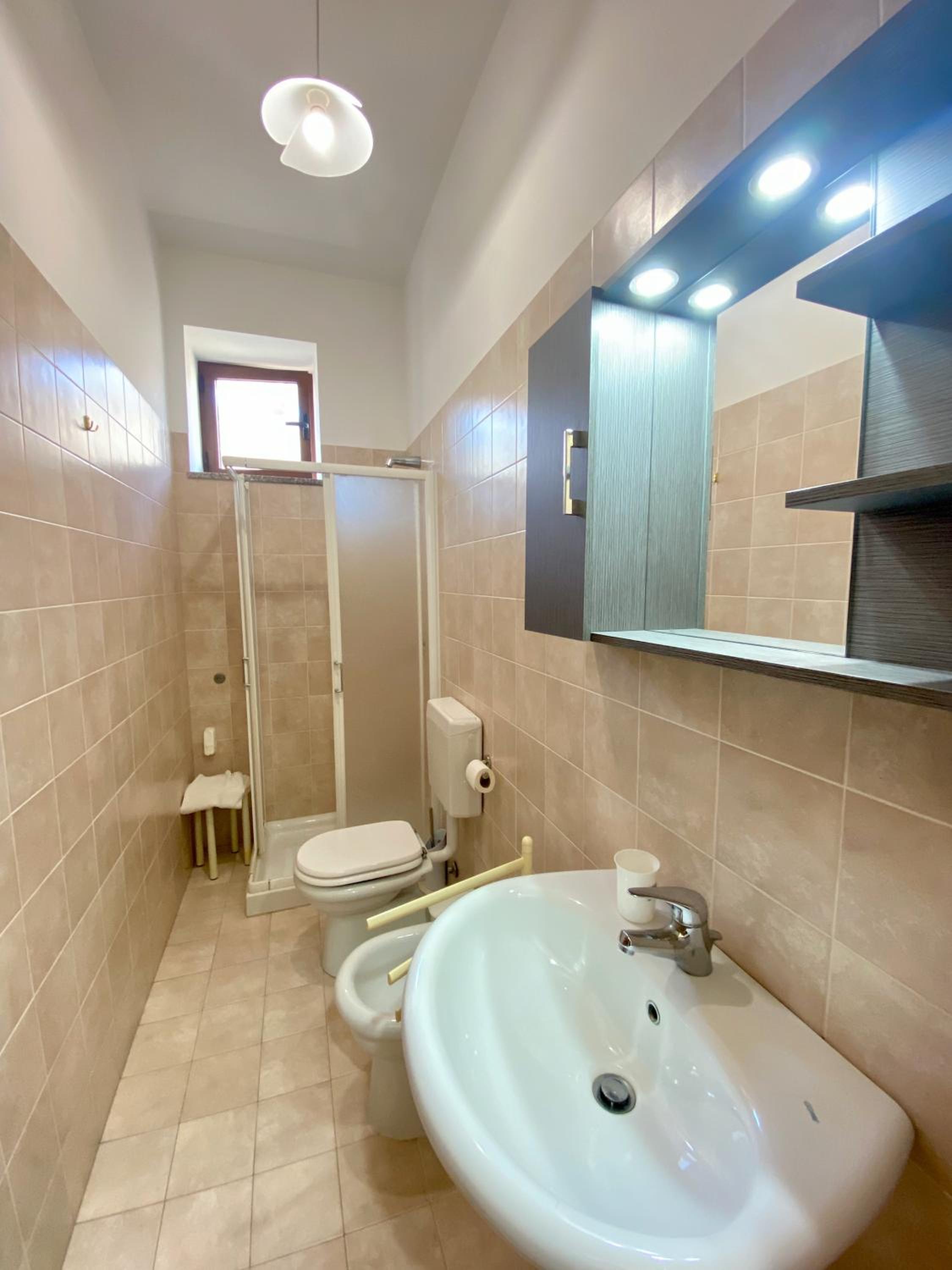 Double or Twin Room - Photo 4