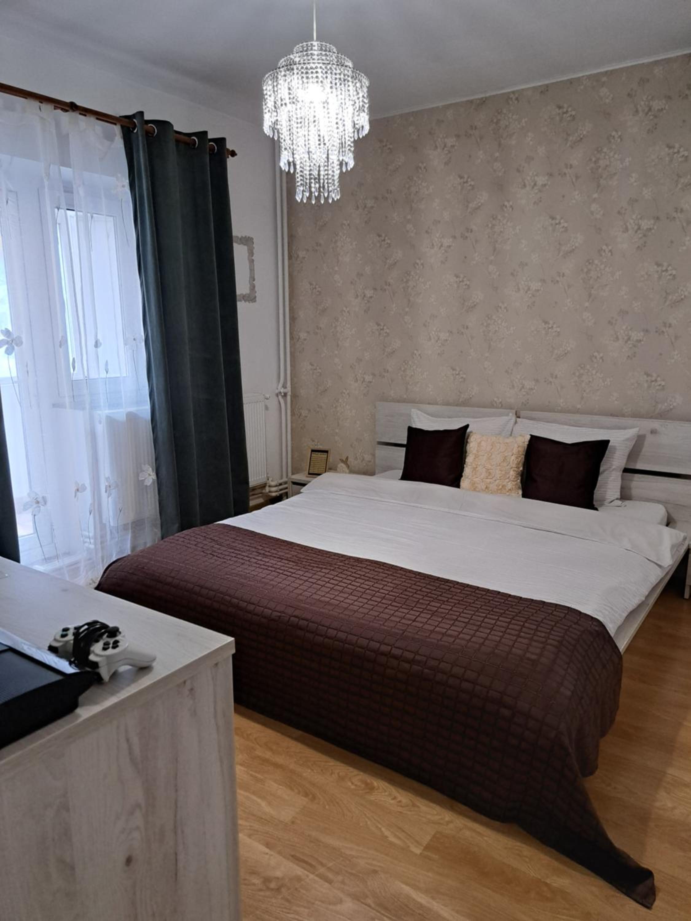 One-Bedroom Apartment photo 1