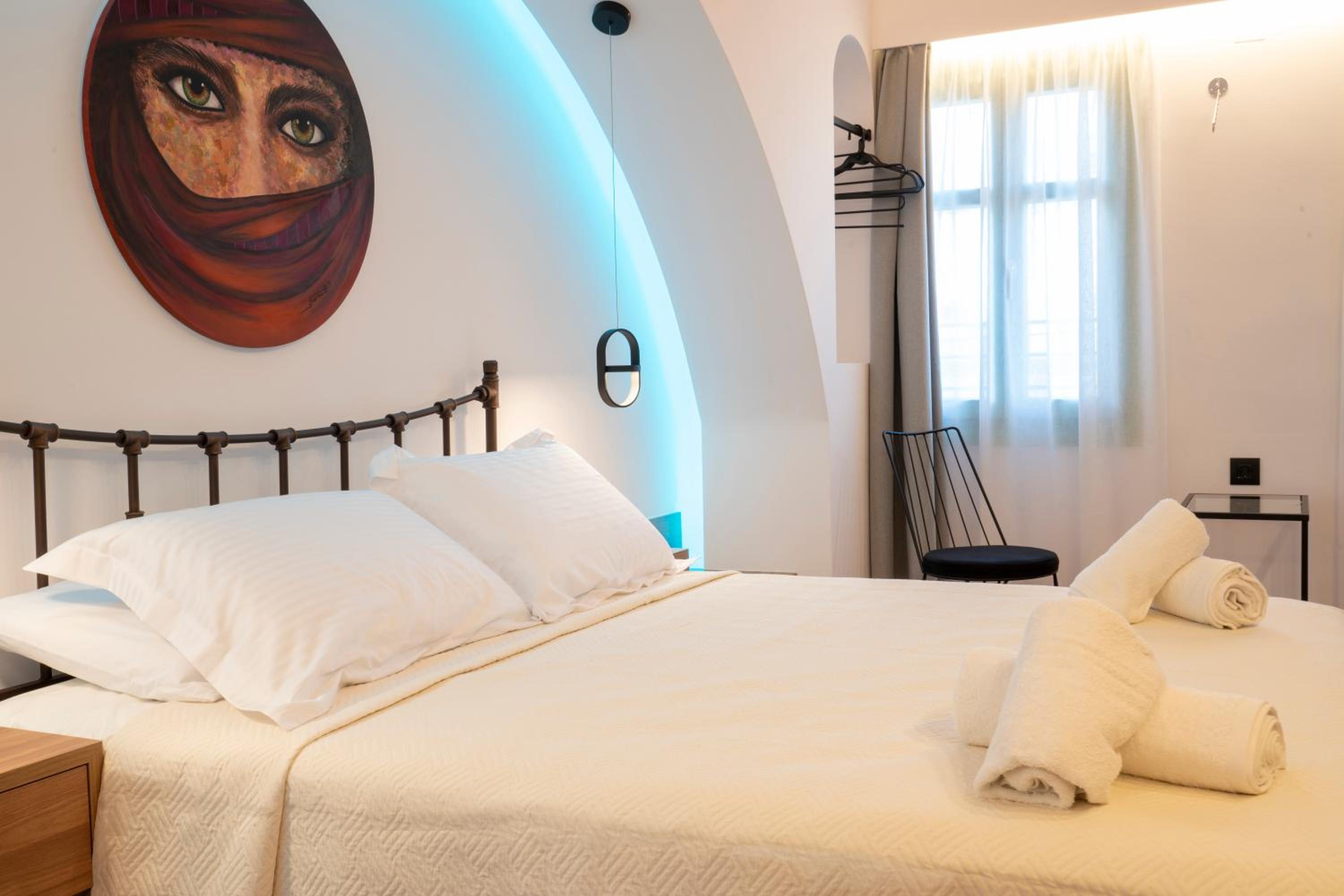Deluxe Double Room with Shower - Photo 4