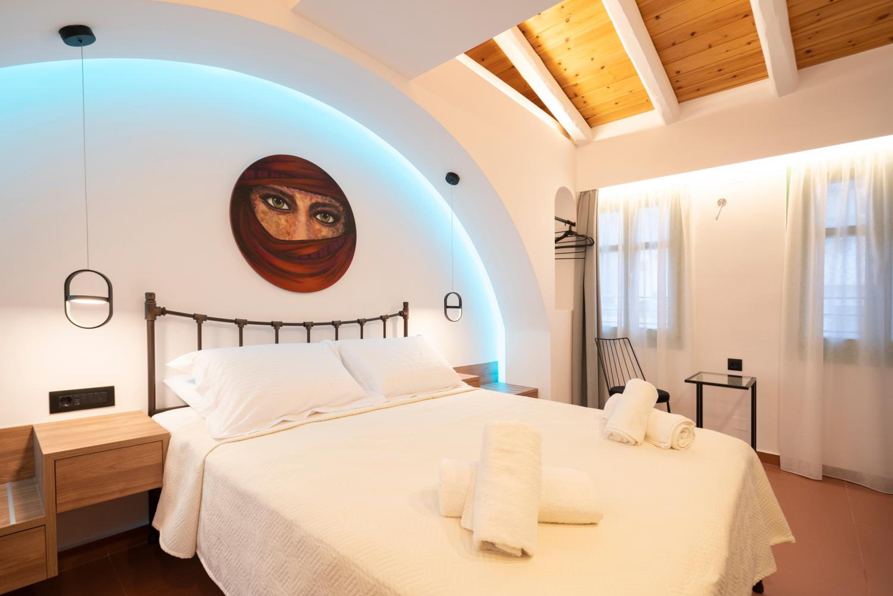 Deluxe Double Room with Shower - Photo 5