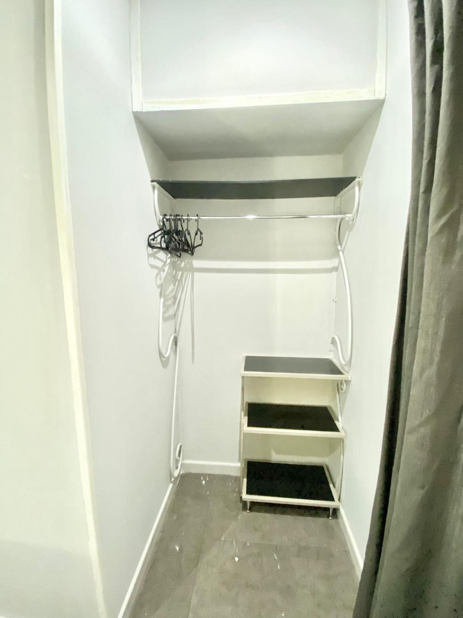 One-Bedroom Apartment - Photo 11