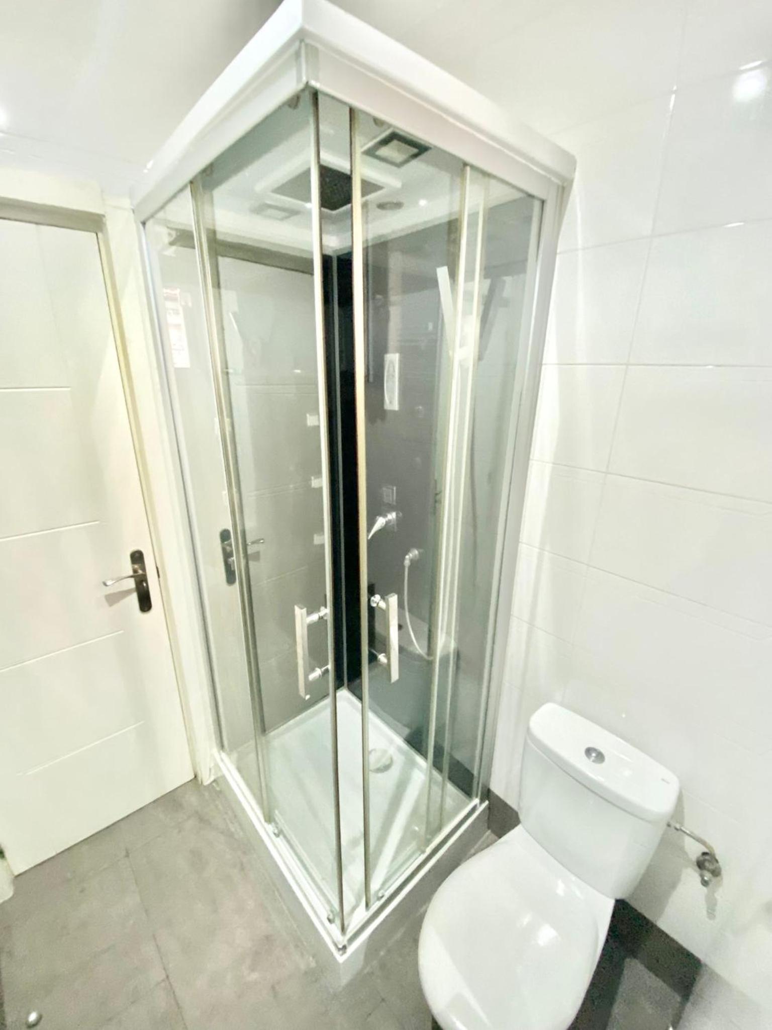 One-Bedroom Apartment - Photo 3