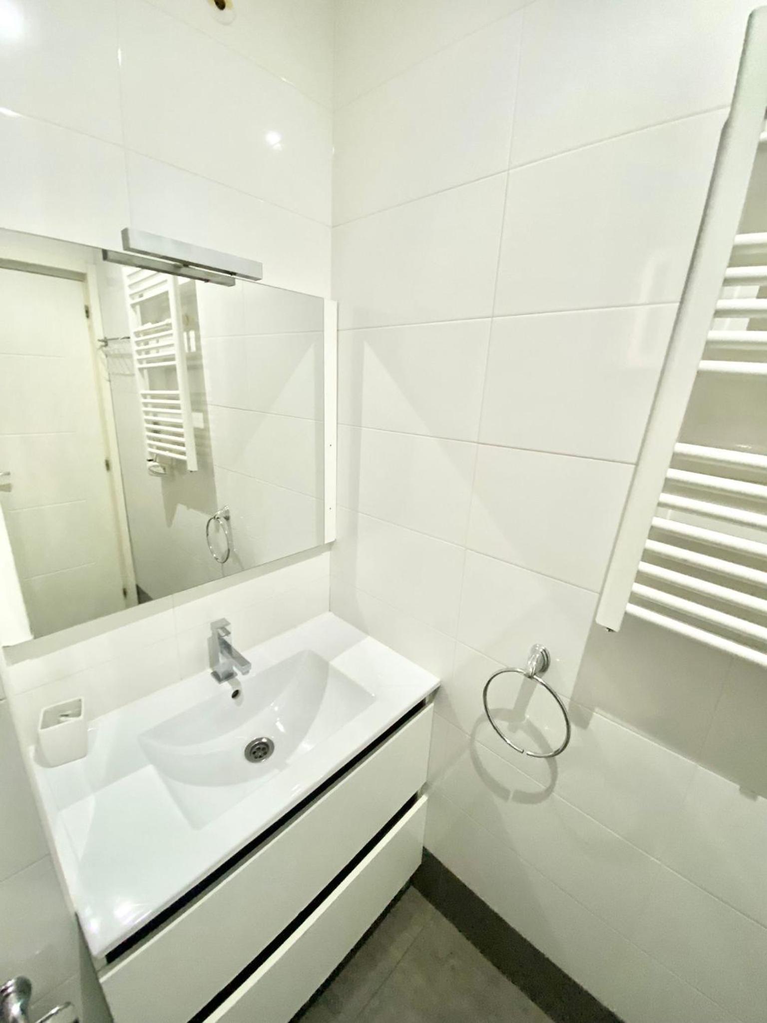 One-Bedroom Apartment - Photo 12