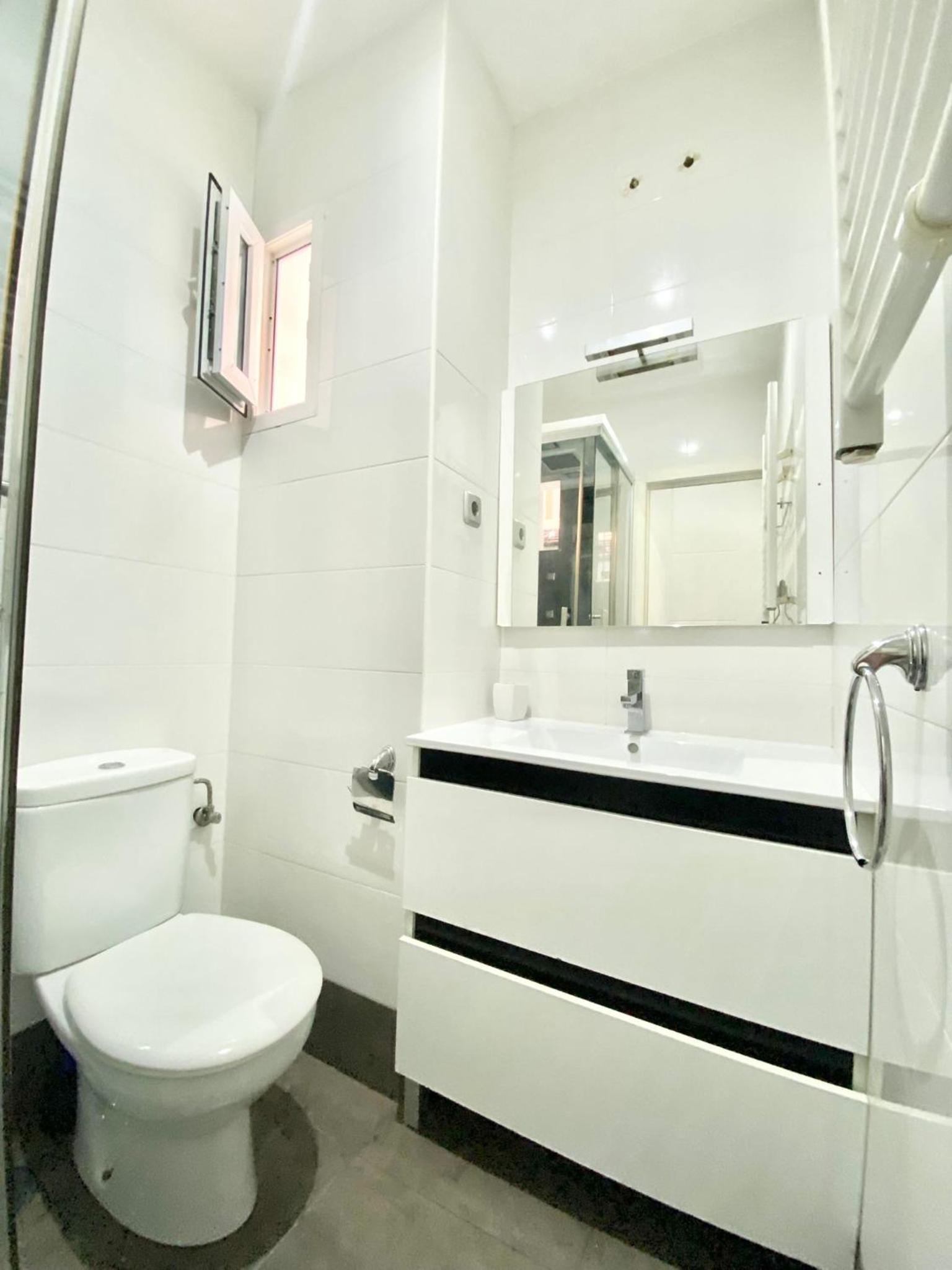 One-Bedroom Apartment - Photo 14