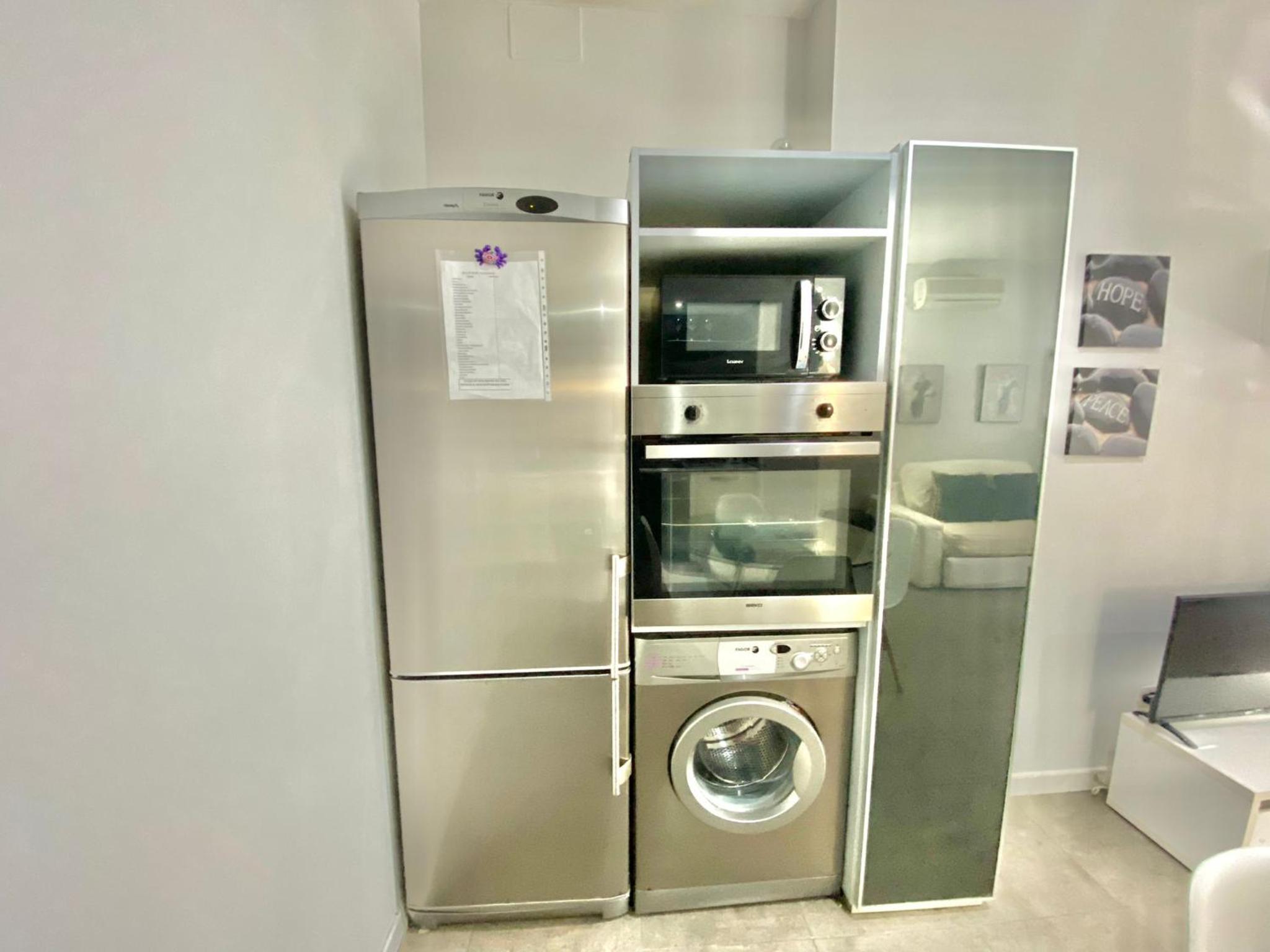 One-Bedroom Apartment - Photo 2
