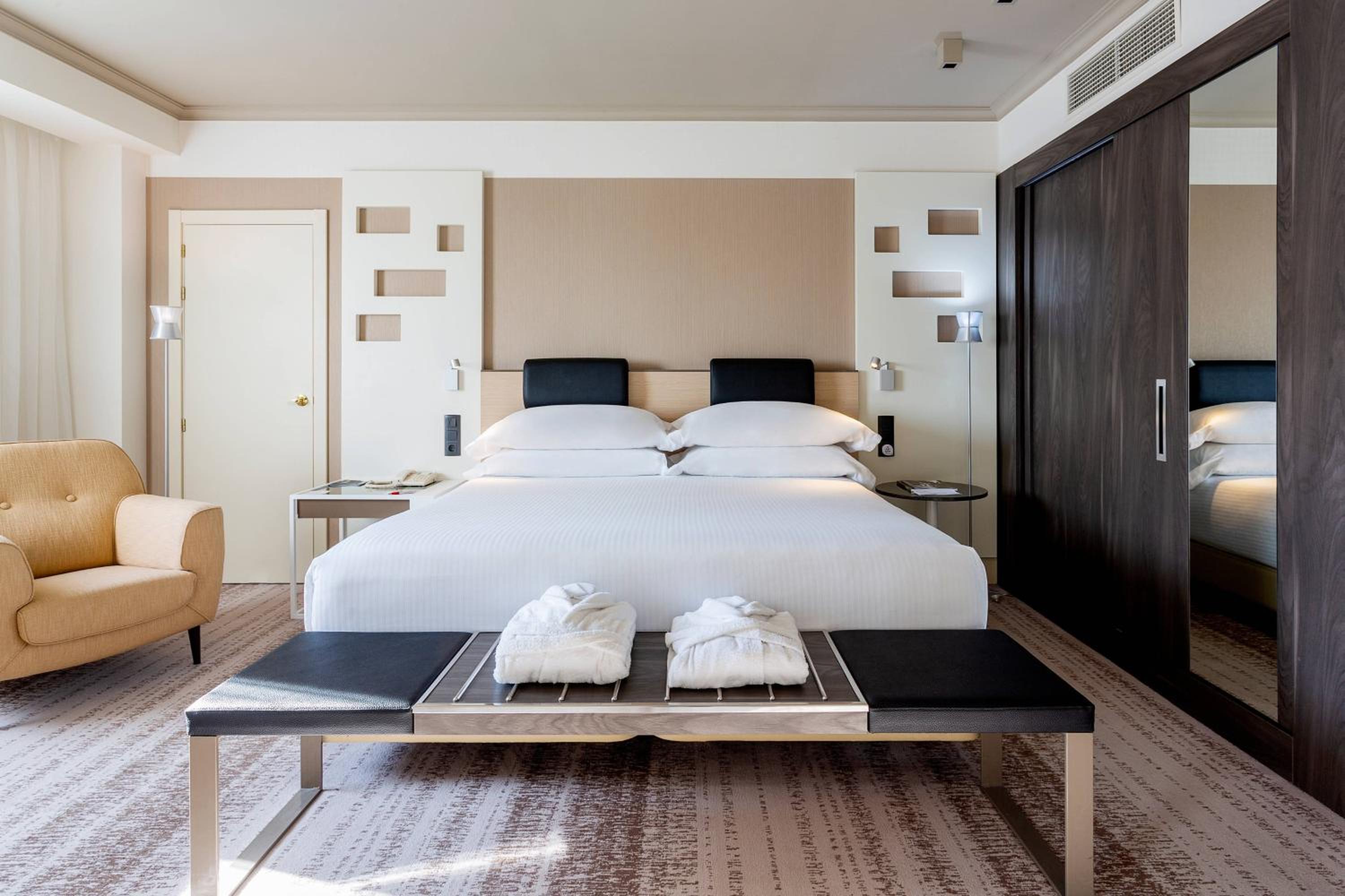 Executive King Suite with Lounge Access - Photo 7