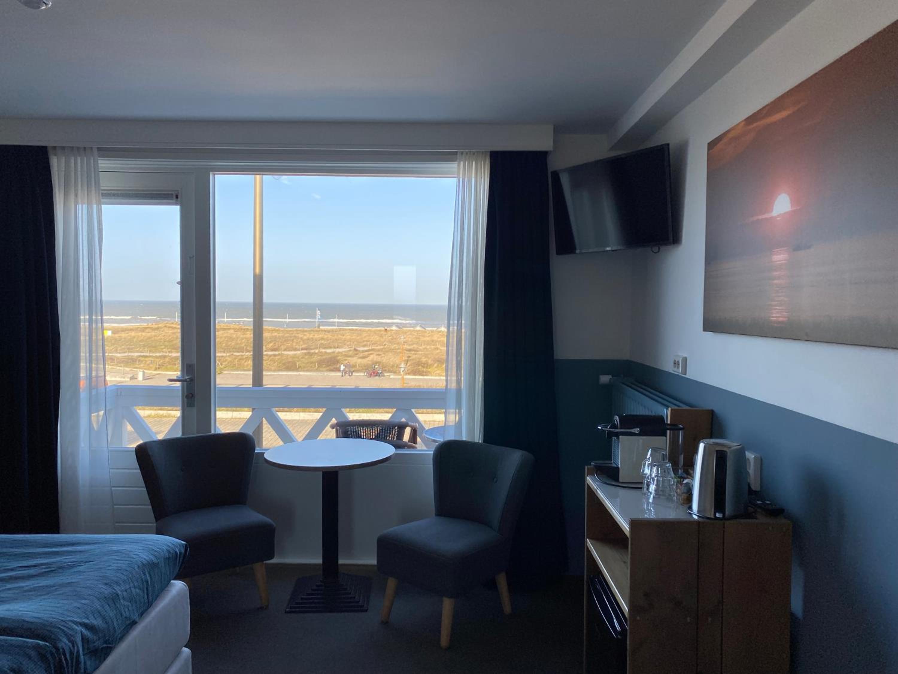 Double Room with Balcony and Sea View photo 3