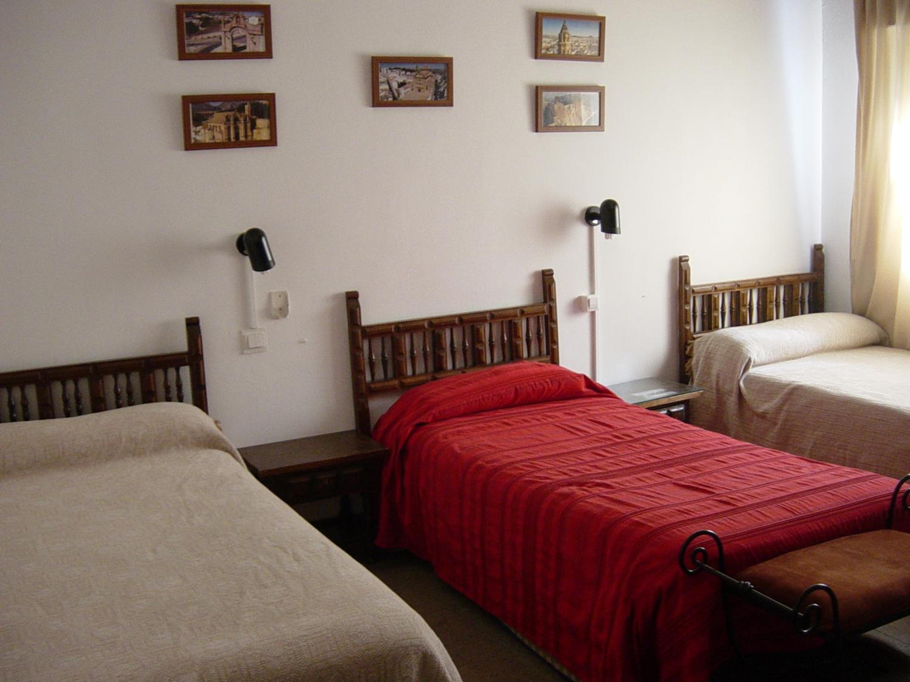 Quadruple Room with Private Bathroom photo 3