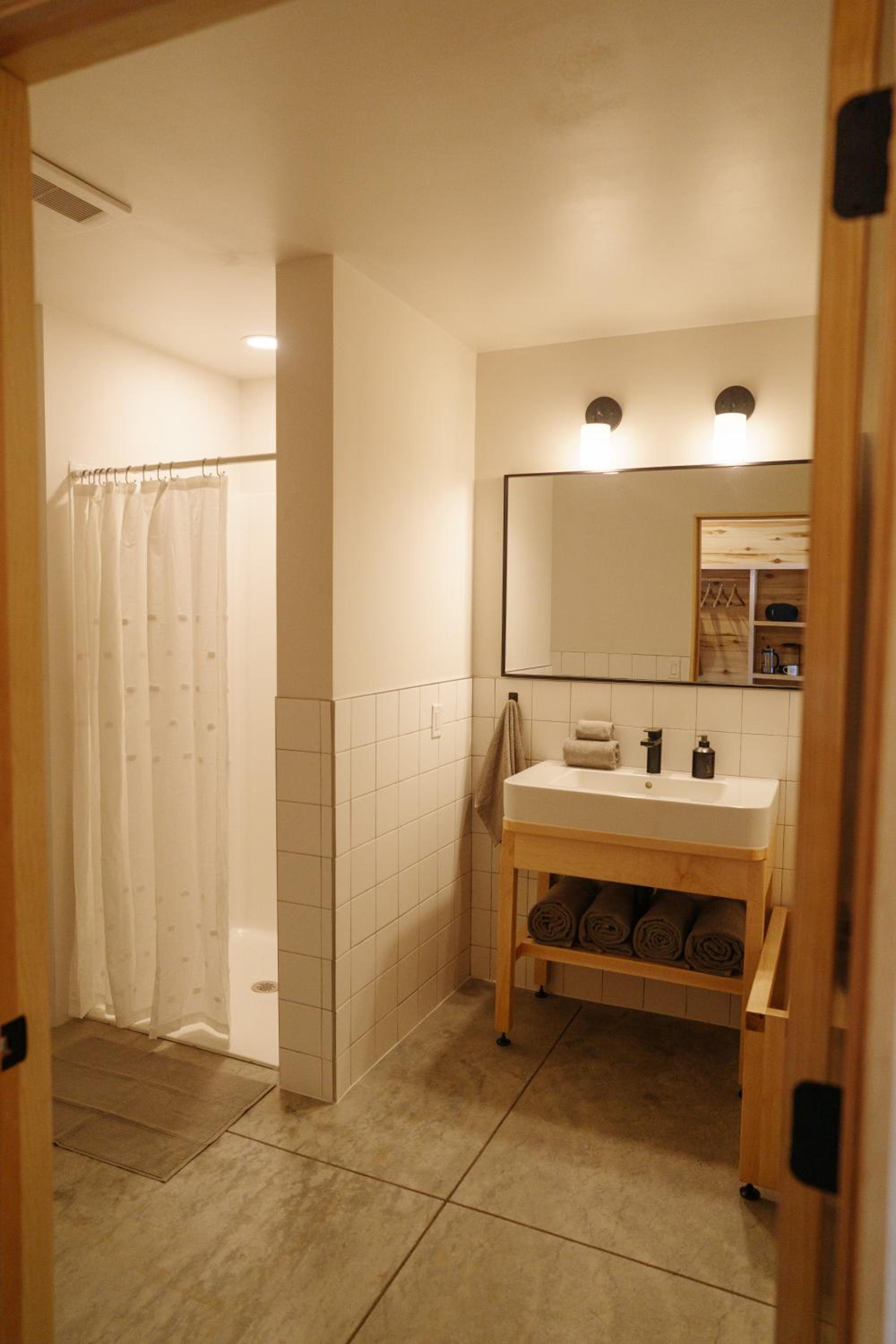 Suite - Photo 3