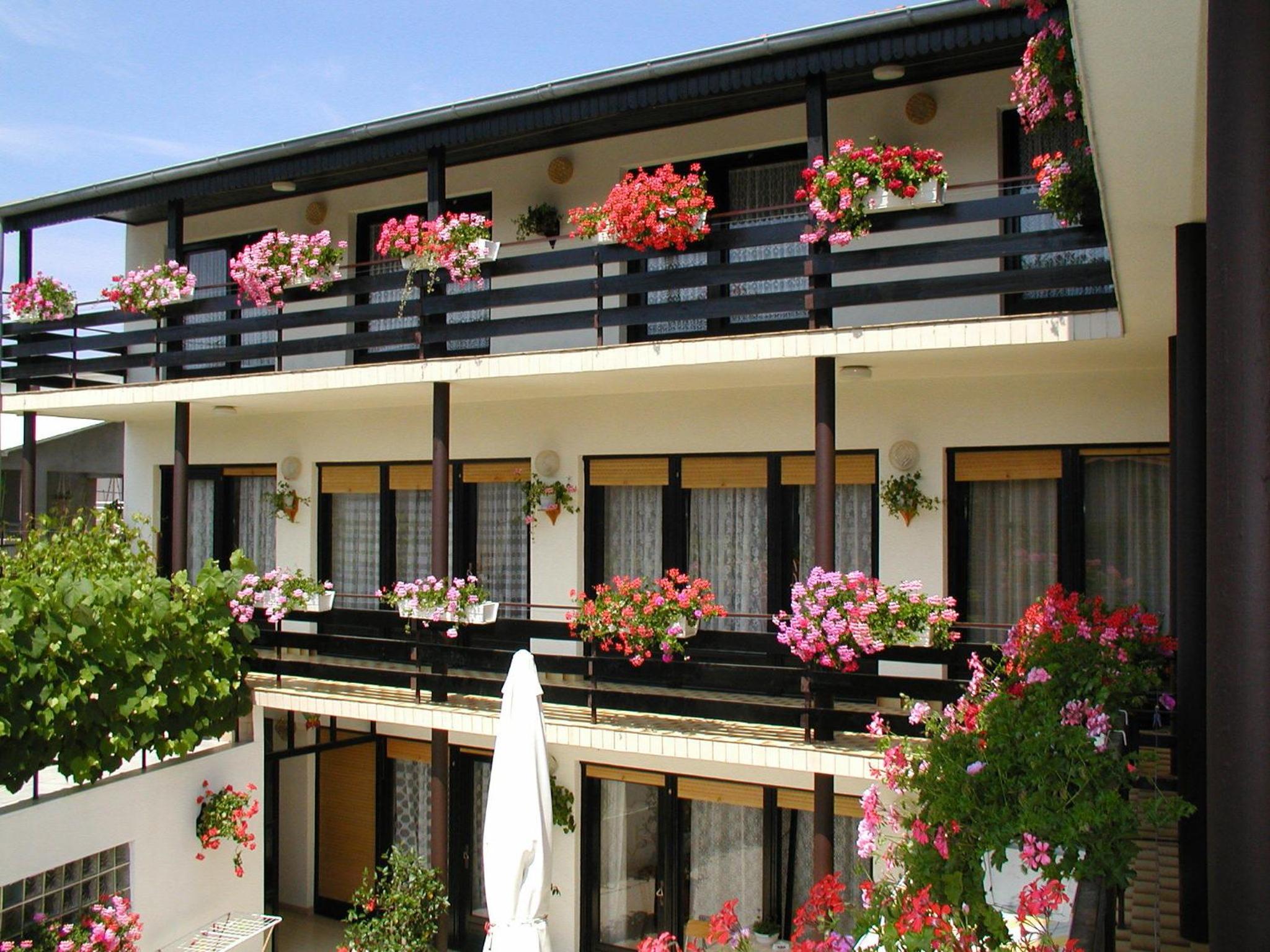 Double Room with Balcony - Photo 3