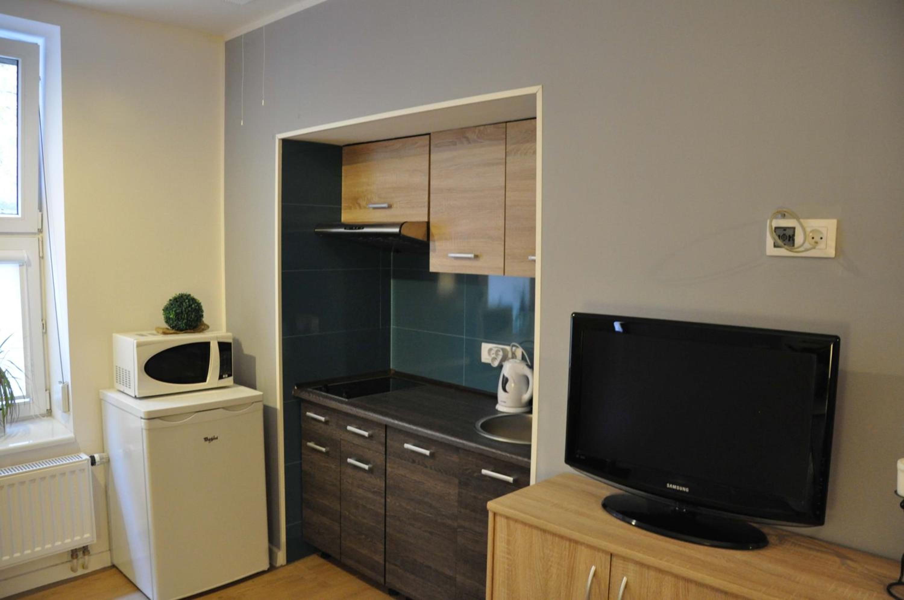 Studio with Double Bed - Photo 8