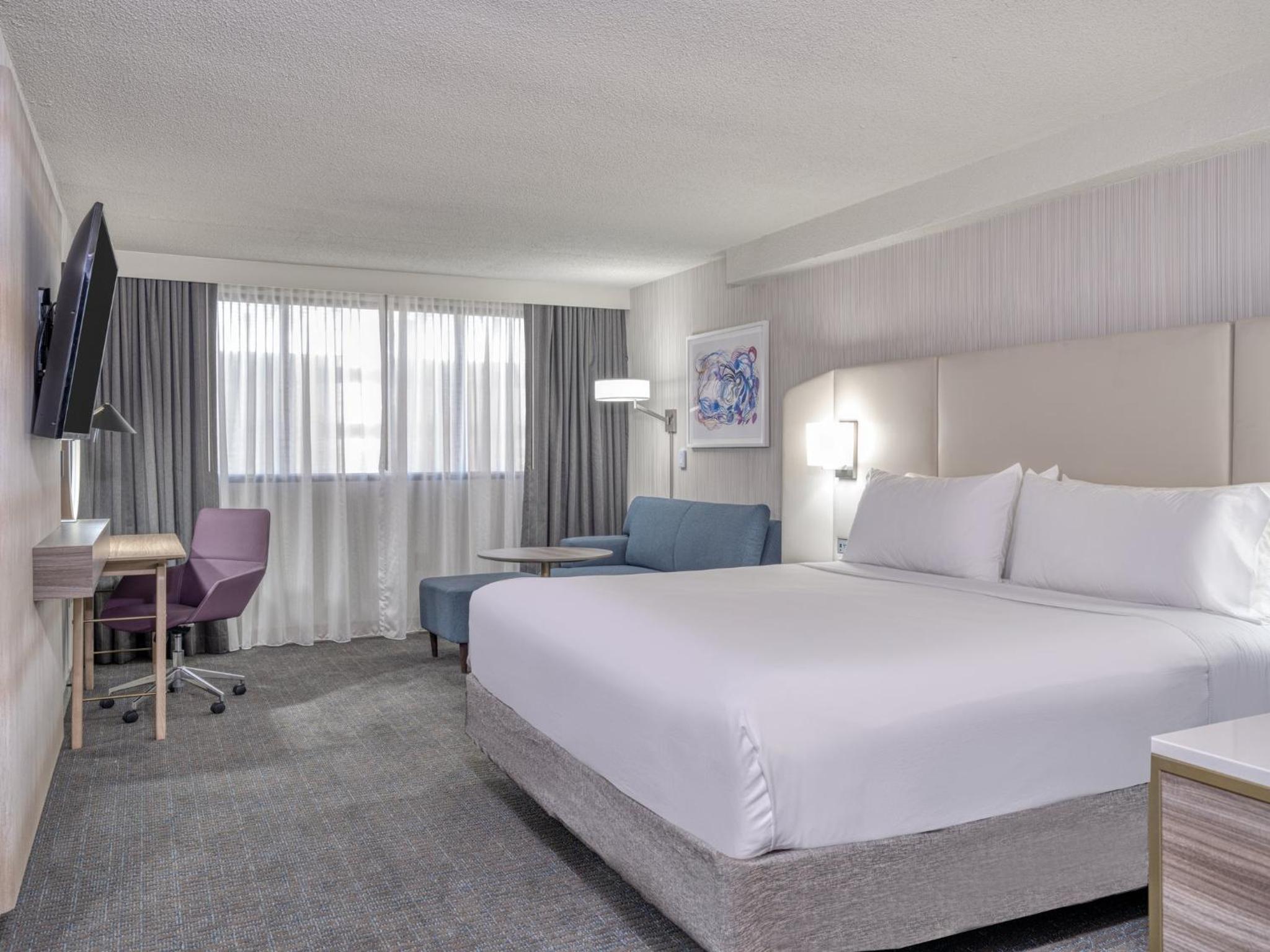 Two-Bedroom Suite with King Beds and Bathtub - Photo 4