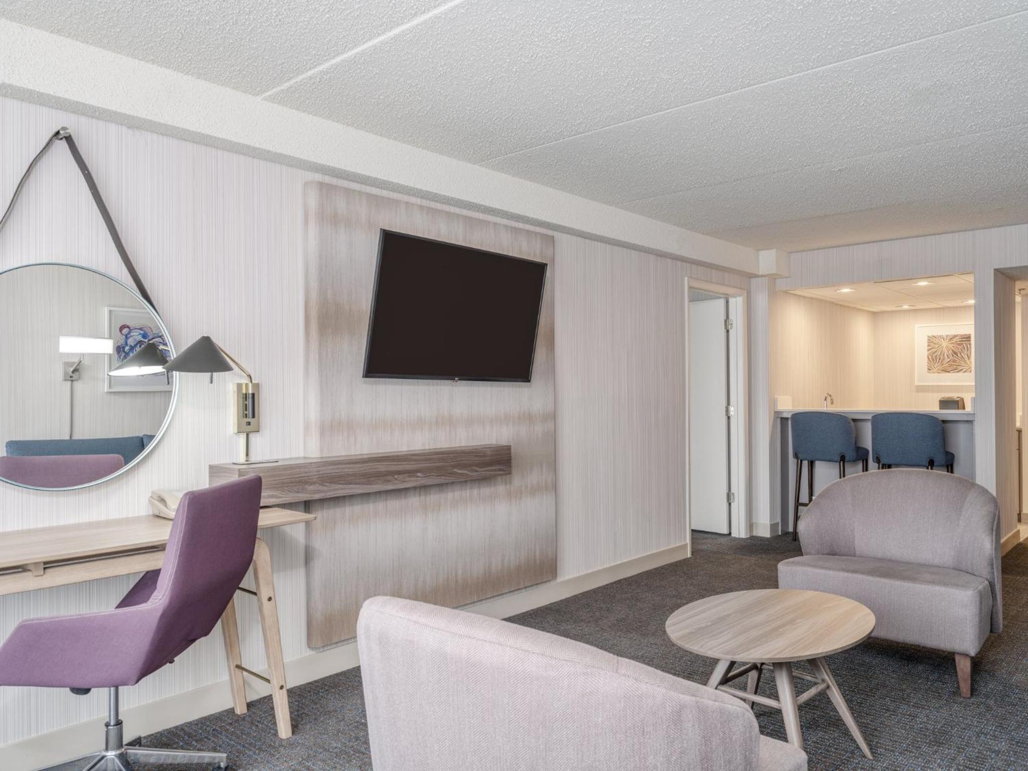 One-Bedroom Suite with Two Queen Beds - Photo 4