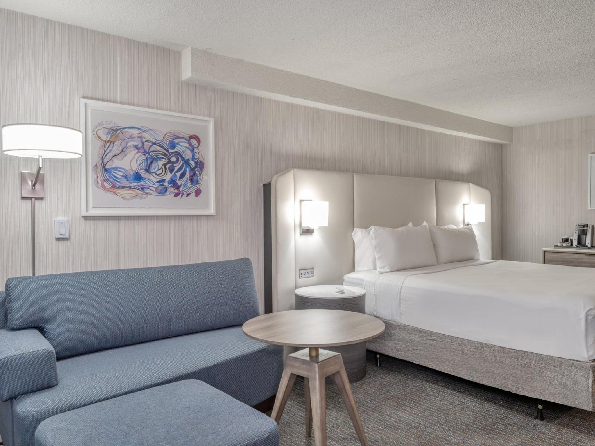 Two-Bedroom Suite with King Beds and Bathtub - Photo 3