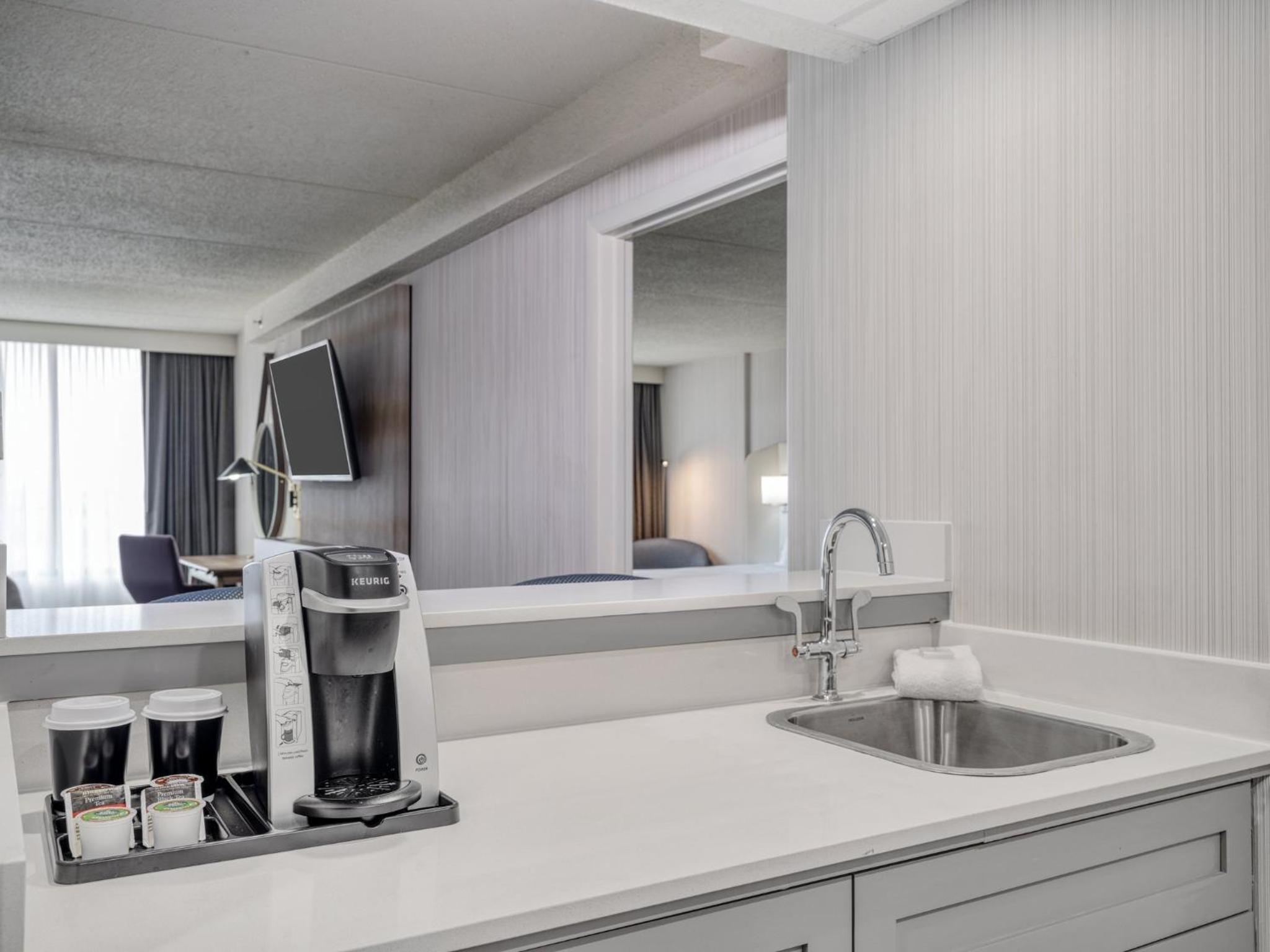 One-Bedroom Suite with Two Queen Beds - Photo 6
