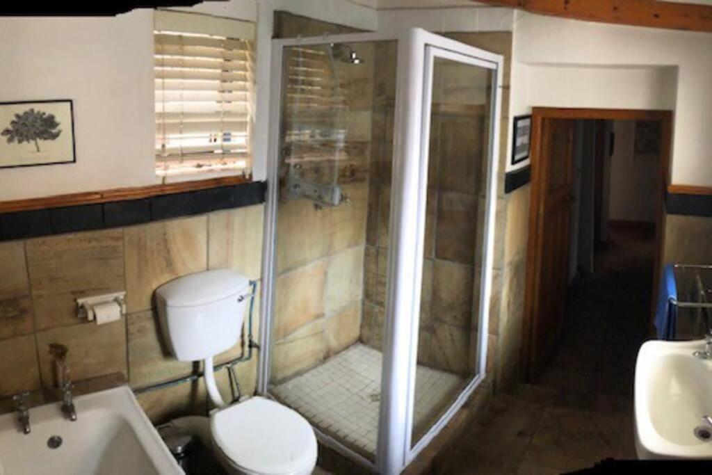 Three-Bedroom House photo 3