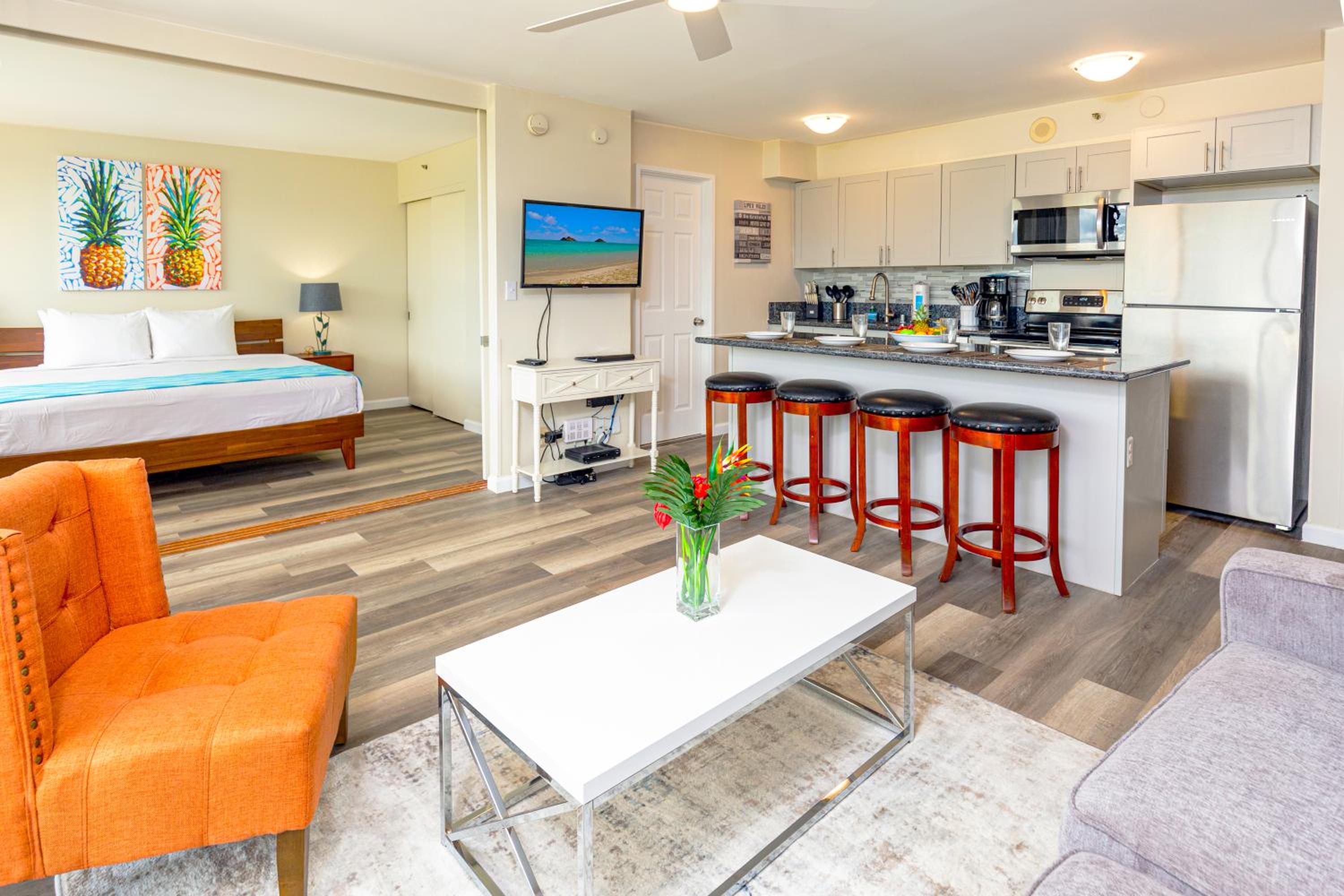 Panoramic Mountain View Condo with Free Parking!: One-Bedroom Apartment photo