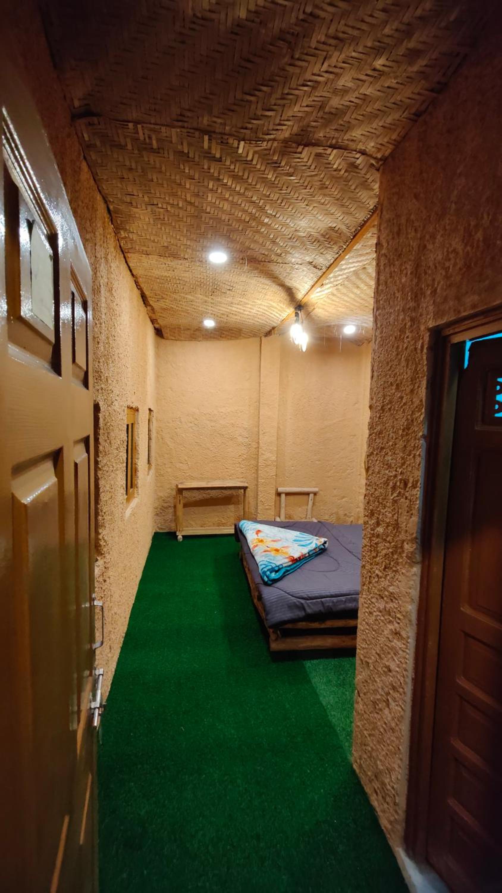 Double Room With Private Bathroom - Photo 8