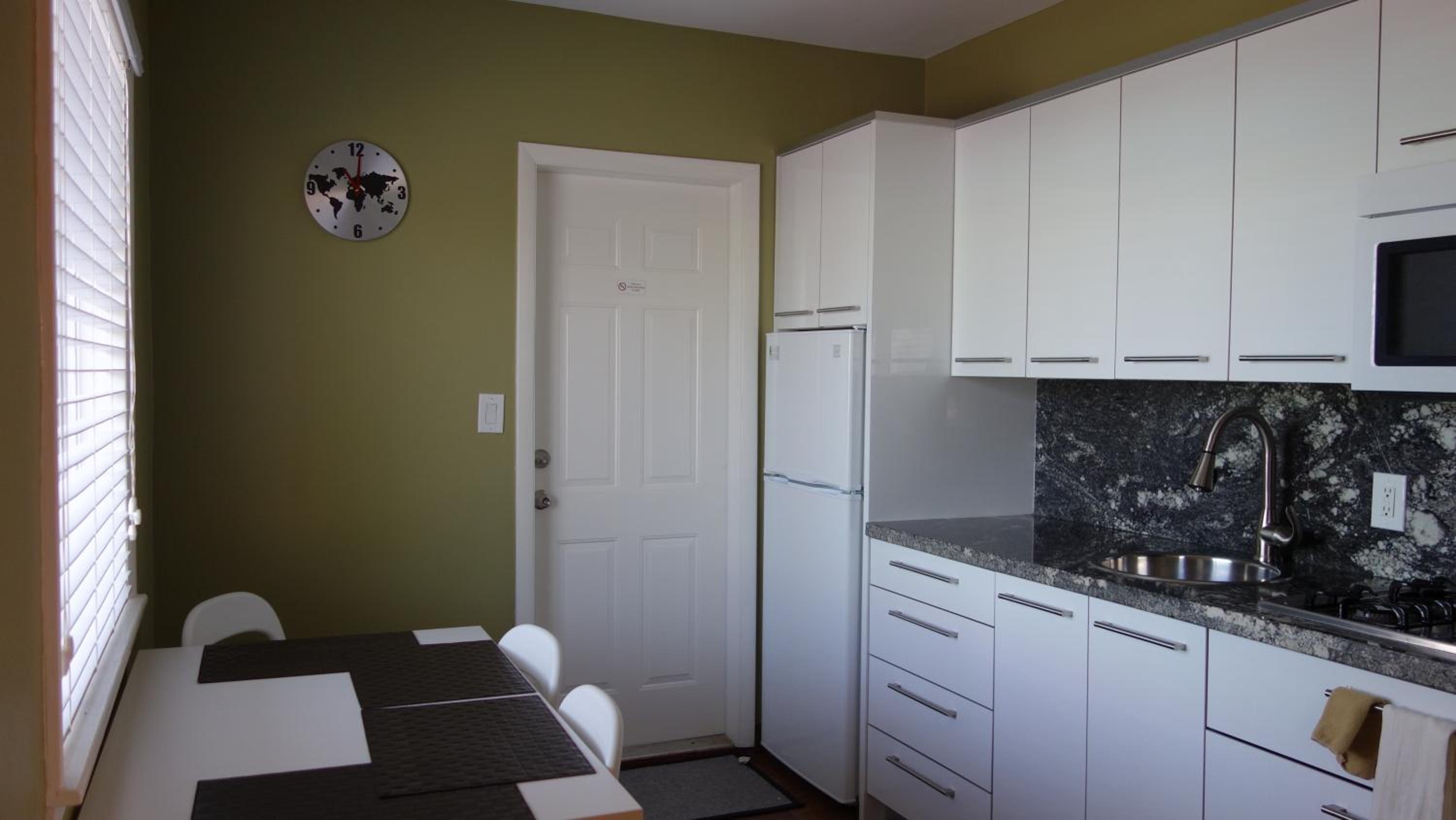 Large Studio - Photo 5