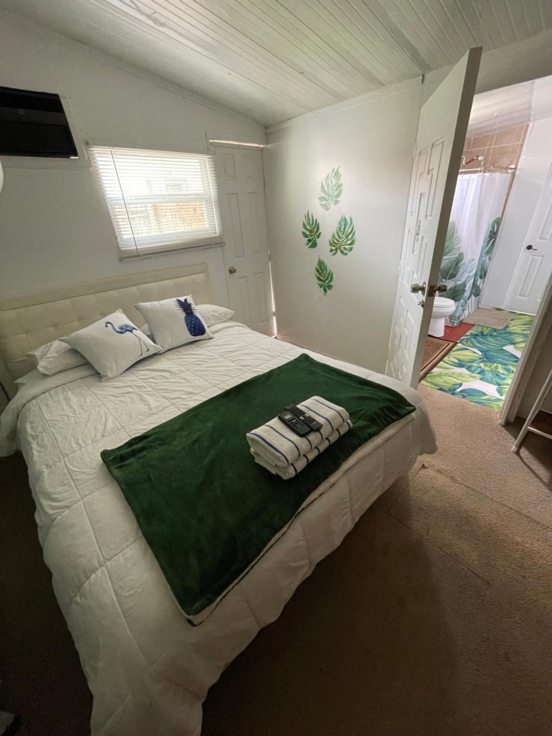 Queen Room photo 2