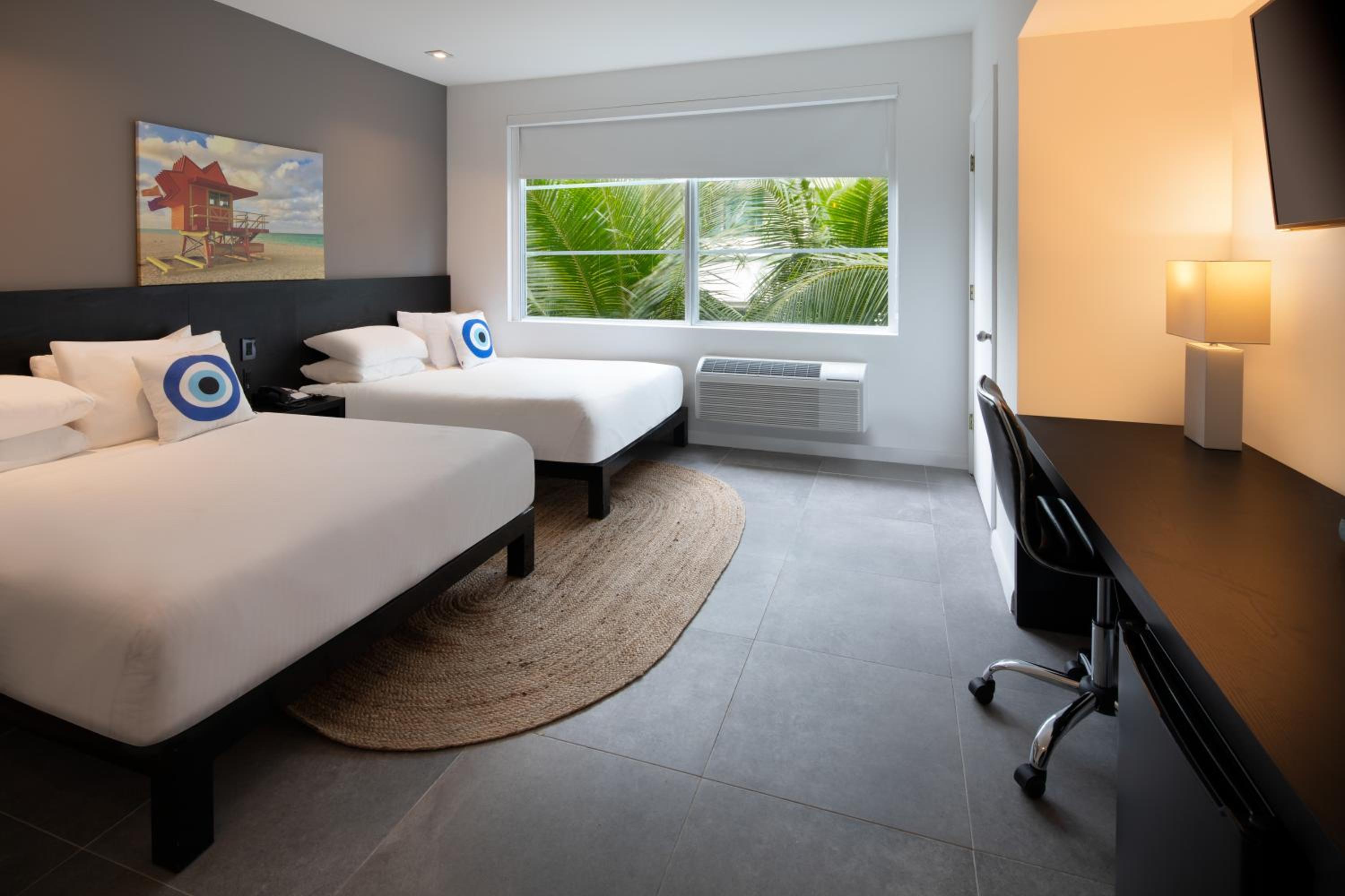 Double Room with Two Double Beds - Non-Smoking - Photo 2