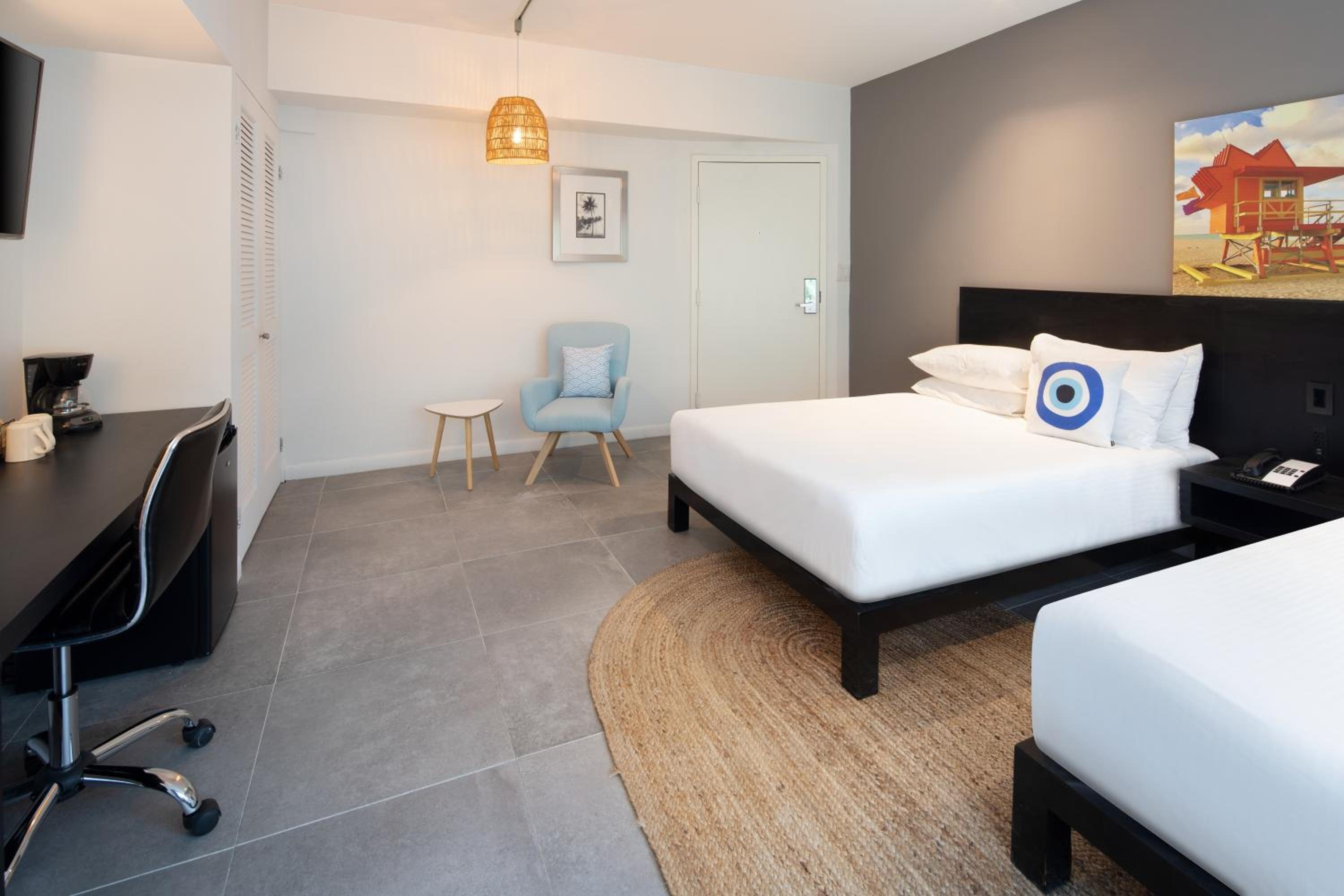 Double Room with Two Double Beds - Non-Smoking - Photo 4