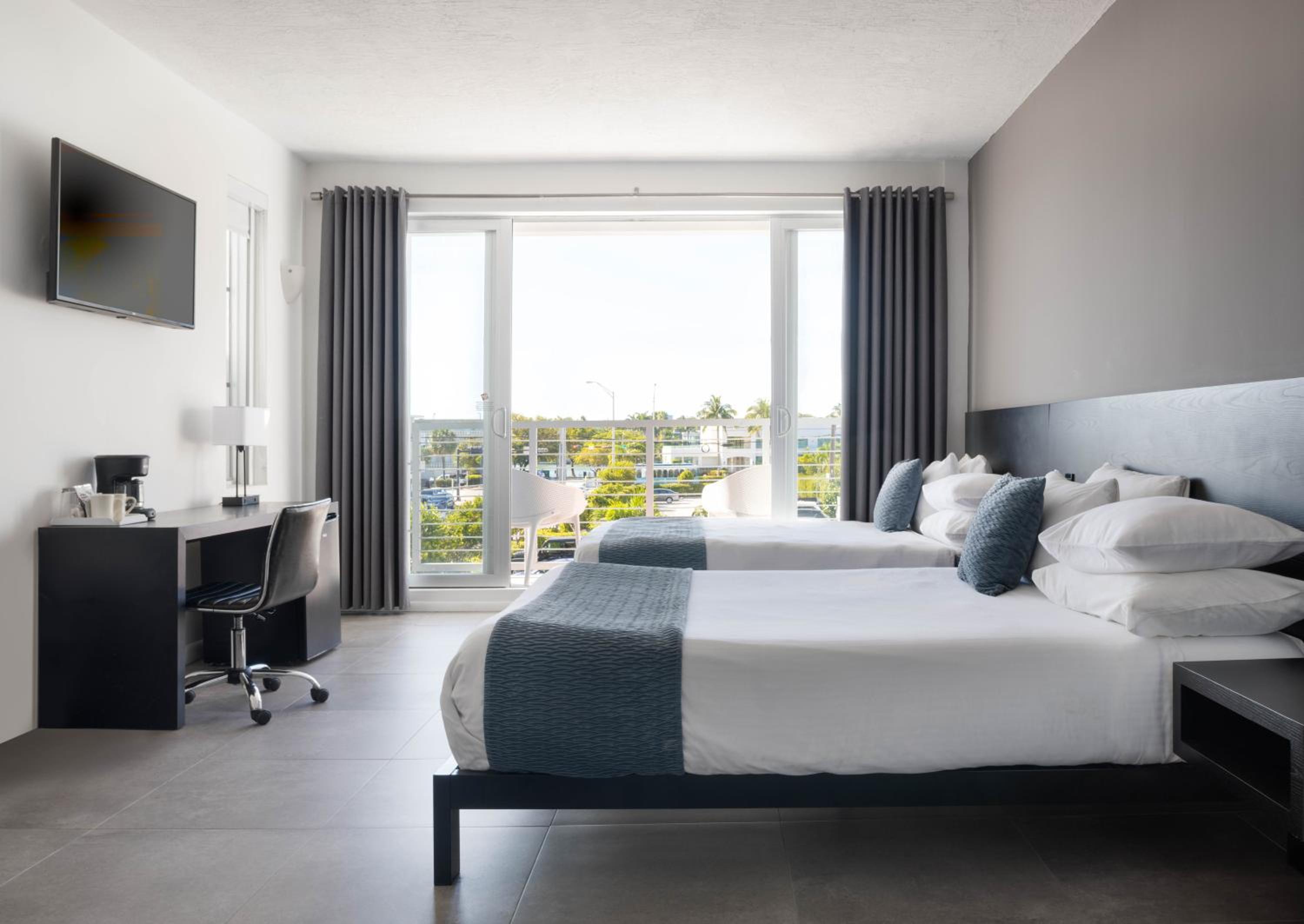 Junior Suite with Two Queen Beds with Balcony and City View - Non-Smoking - Photo 2