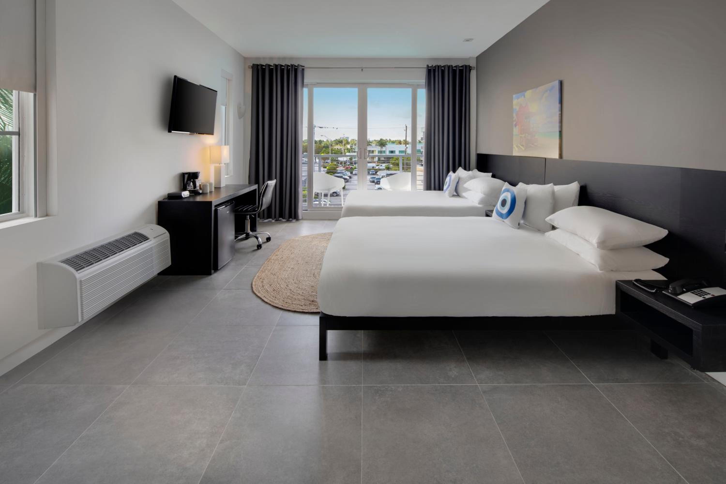 Junior Suite with Two Queen Beds with Balcony and City View - Non-Smoking - Photo 3