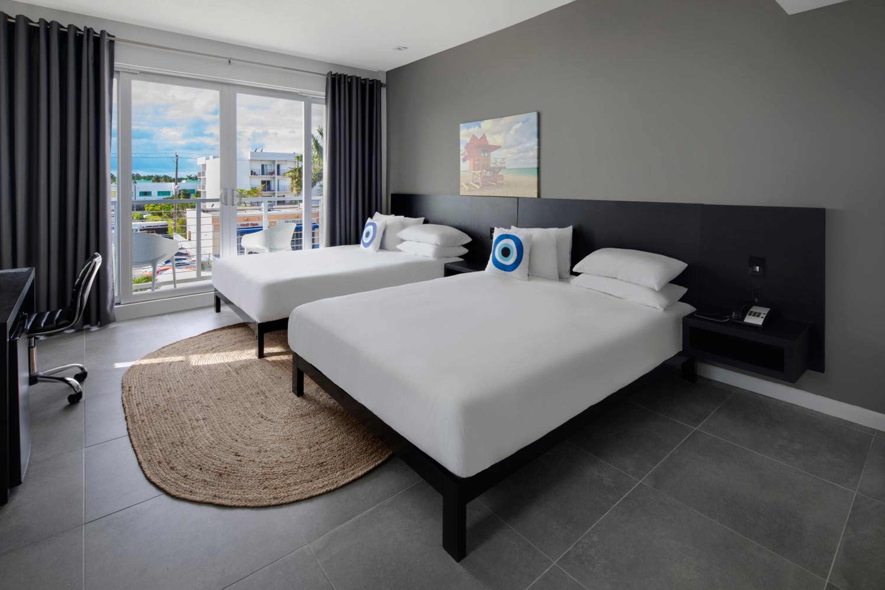 Junior Suite with Two Queen Beds with Balcony and City View - Non-Smoking - Photo 4