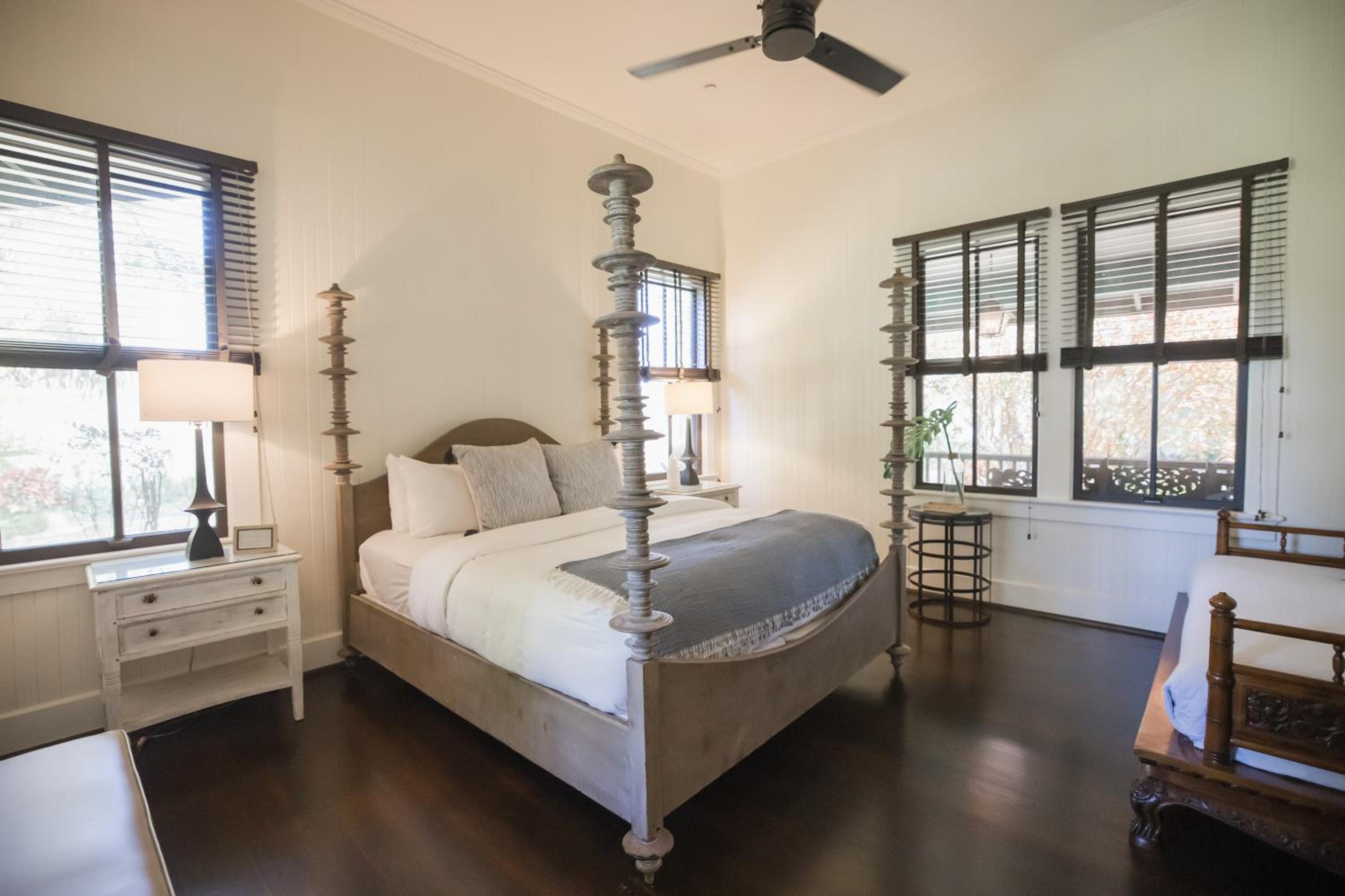 Superior King Room with Courtyard View - Photo 1