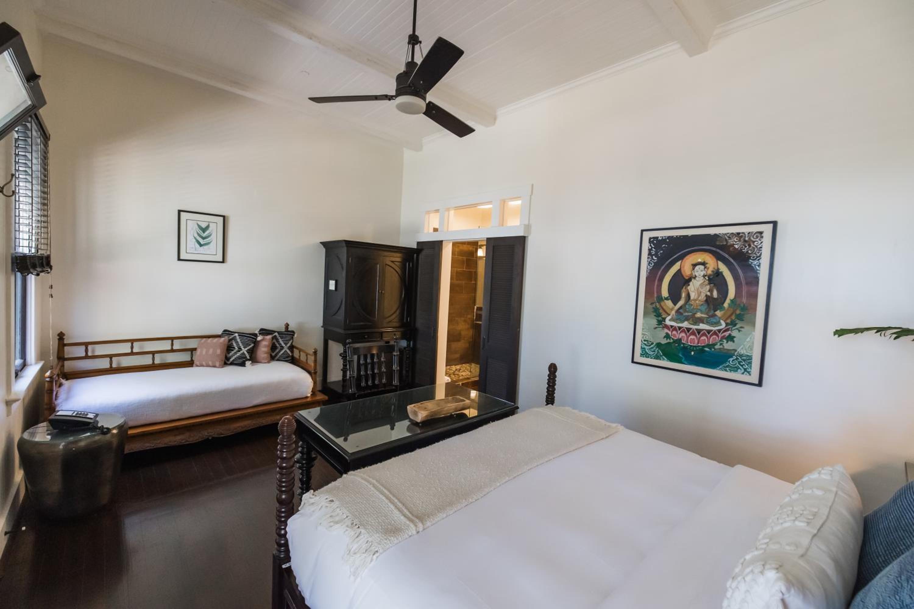 Superior King Room with Courtyard View - Photo 4