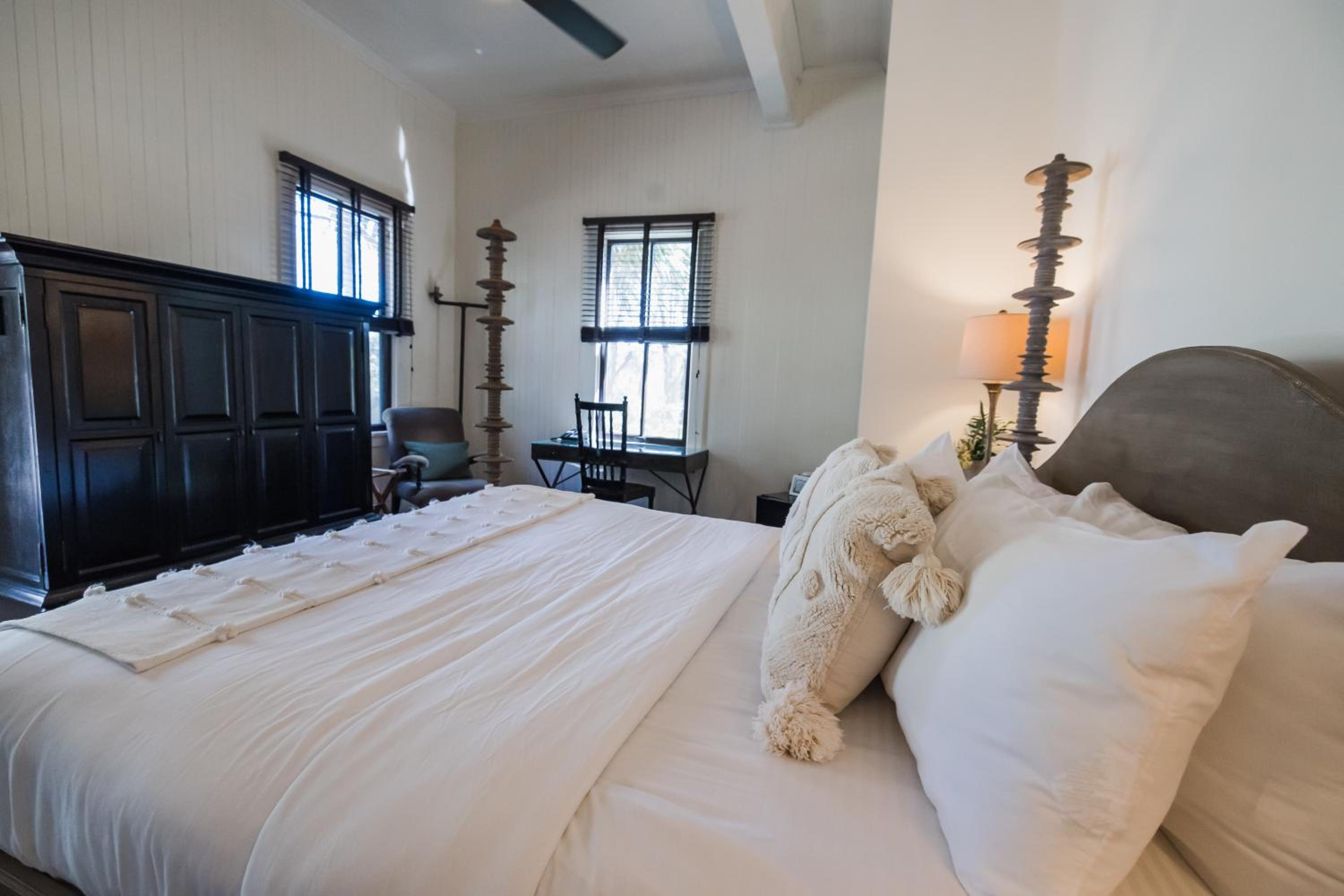  King Room with Partial Ocean View - Photo 1
